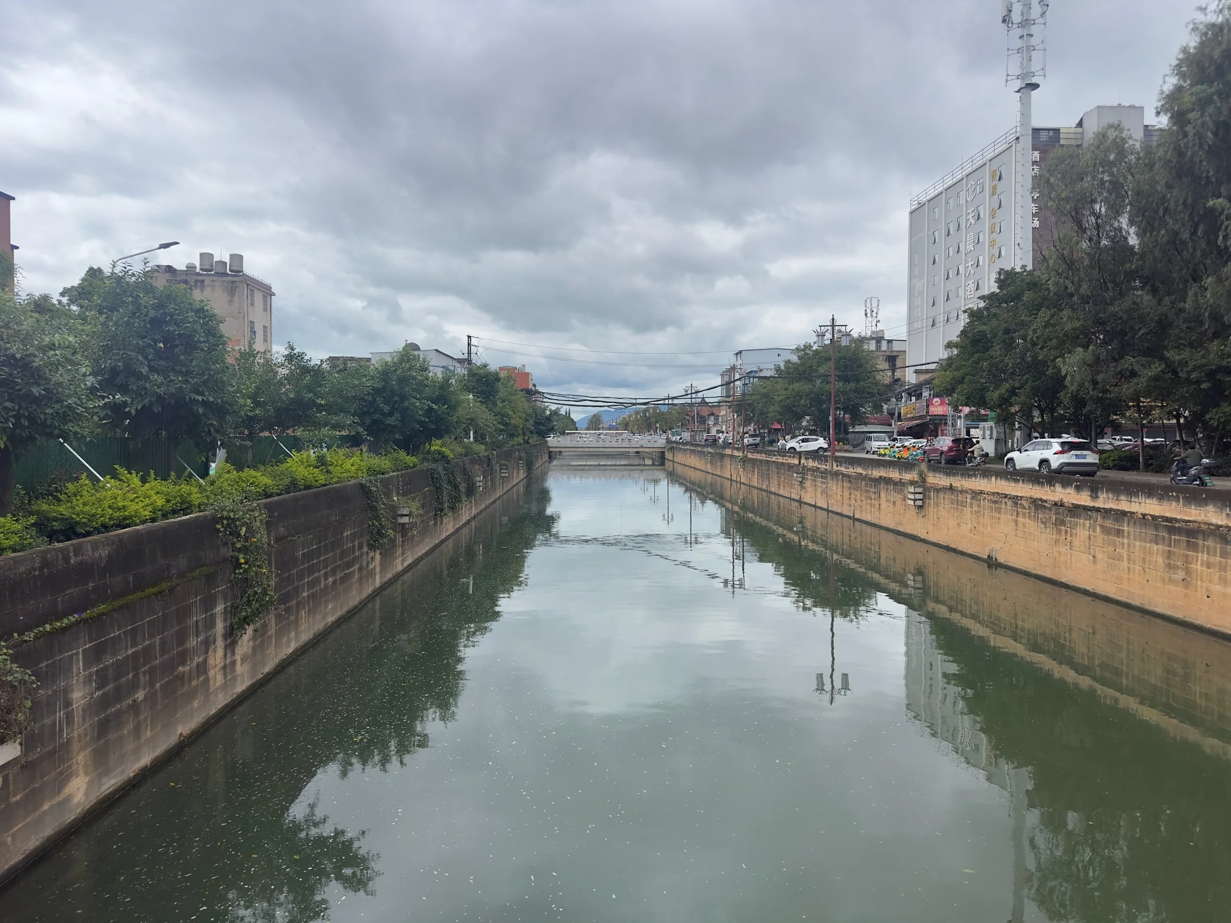Baoxiang River / Canal