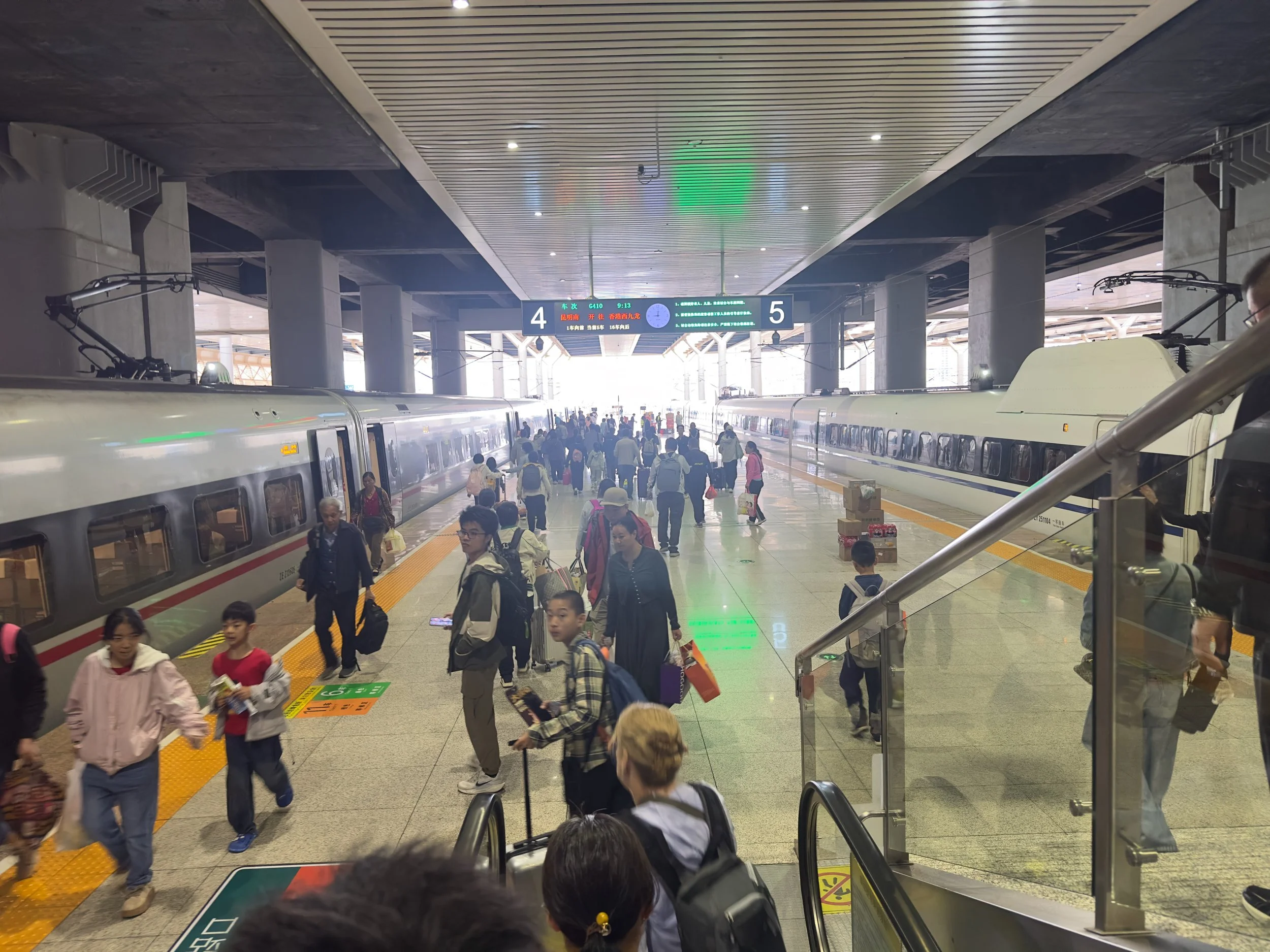 The G410 train, Kunming South Station