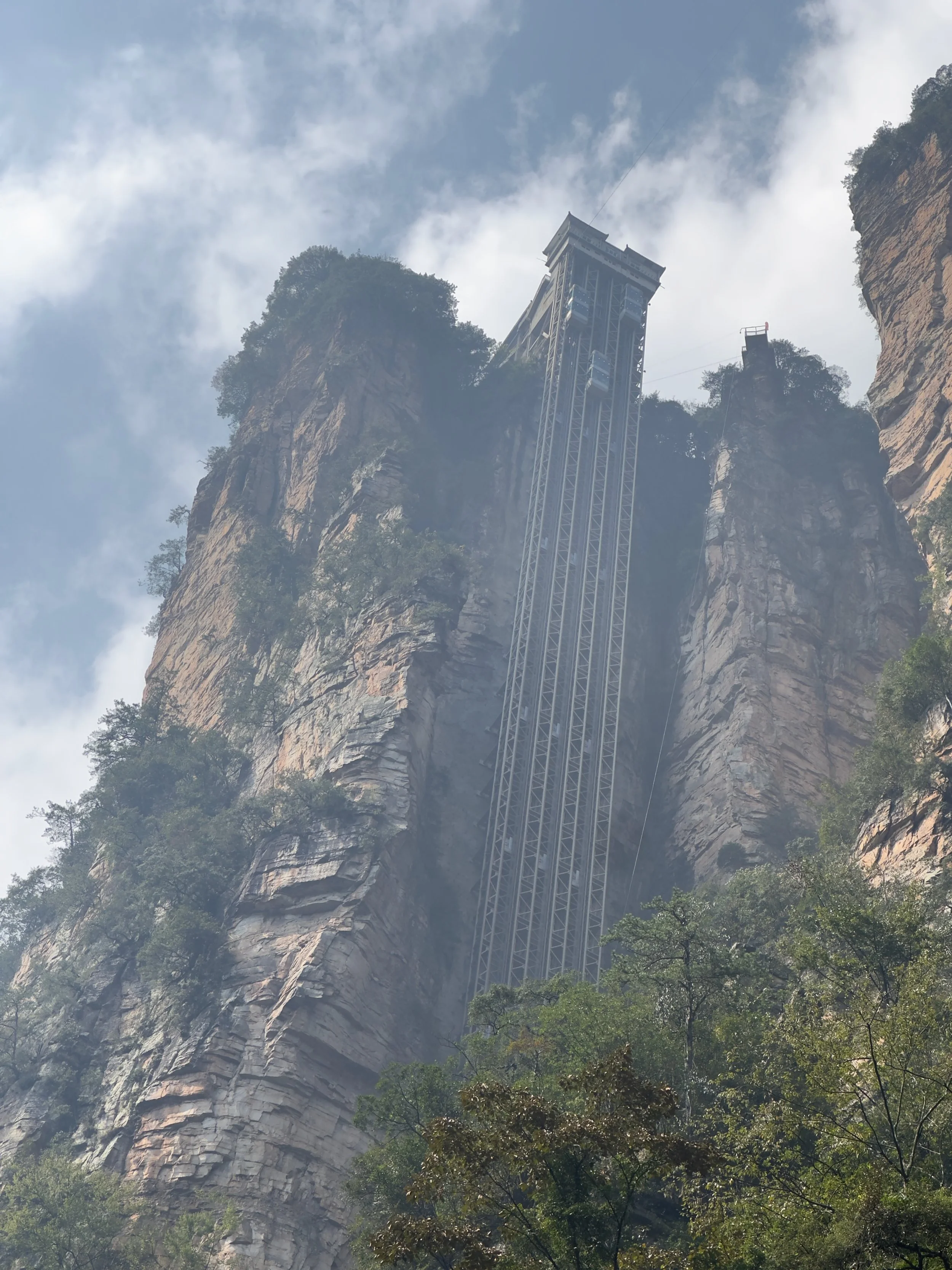 Bailong Elevator ( 3 cars at the top )