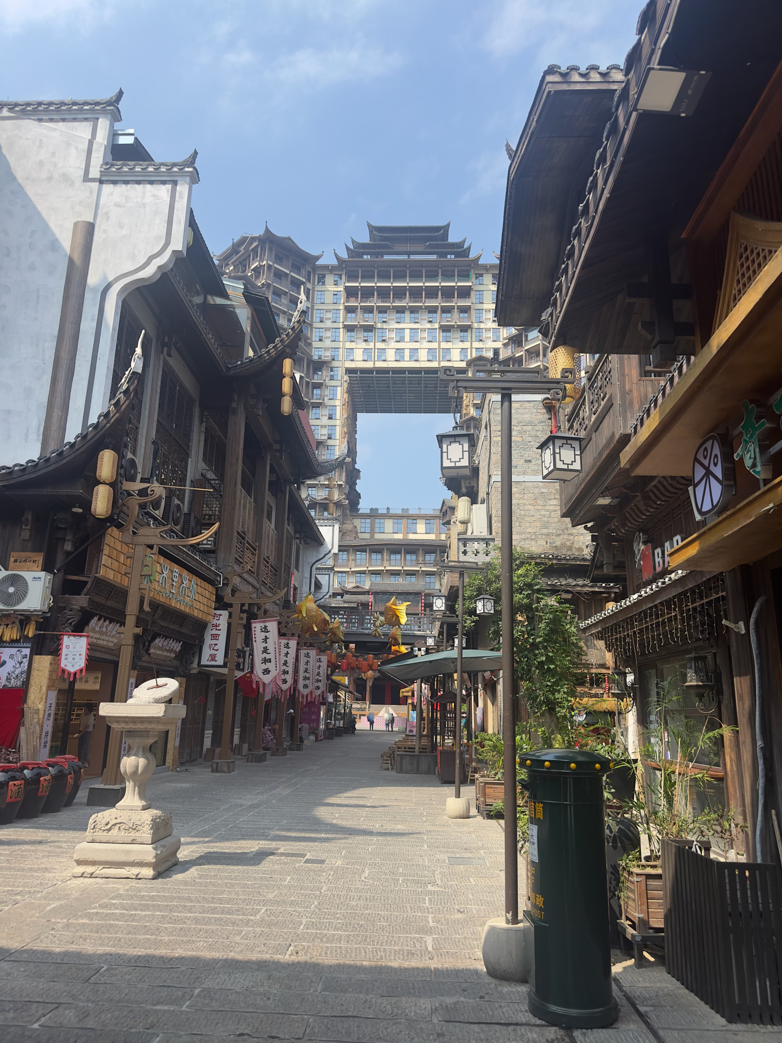 72 Buildings Entry very quiet on the inside