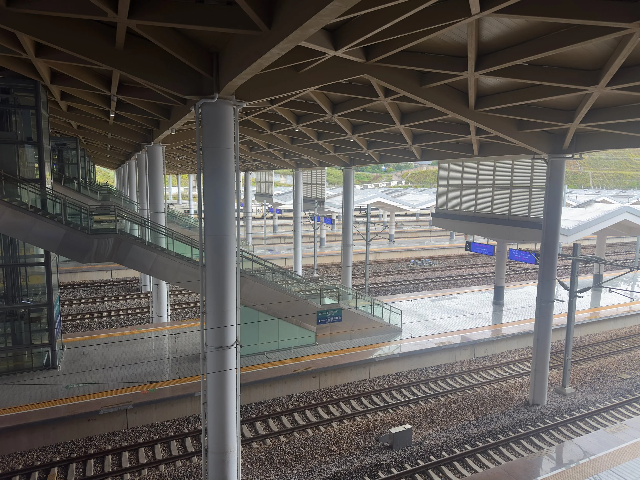 Down to the platform 