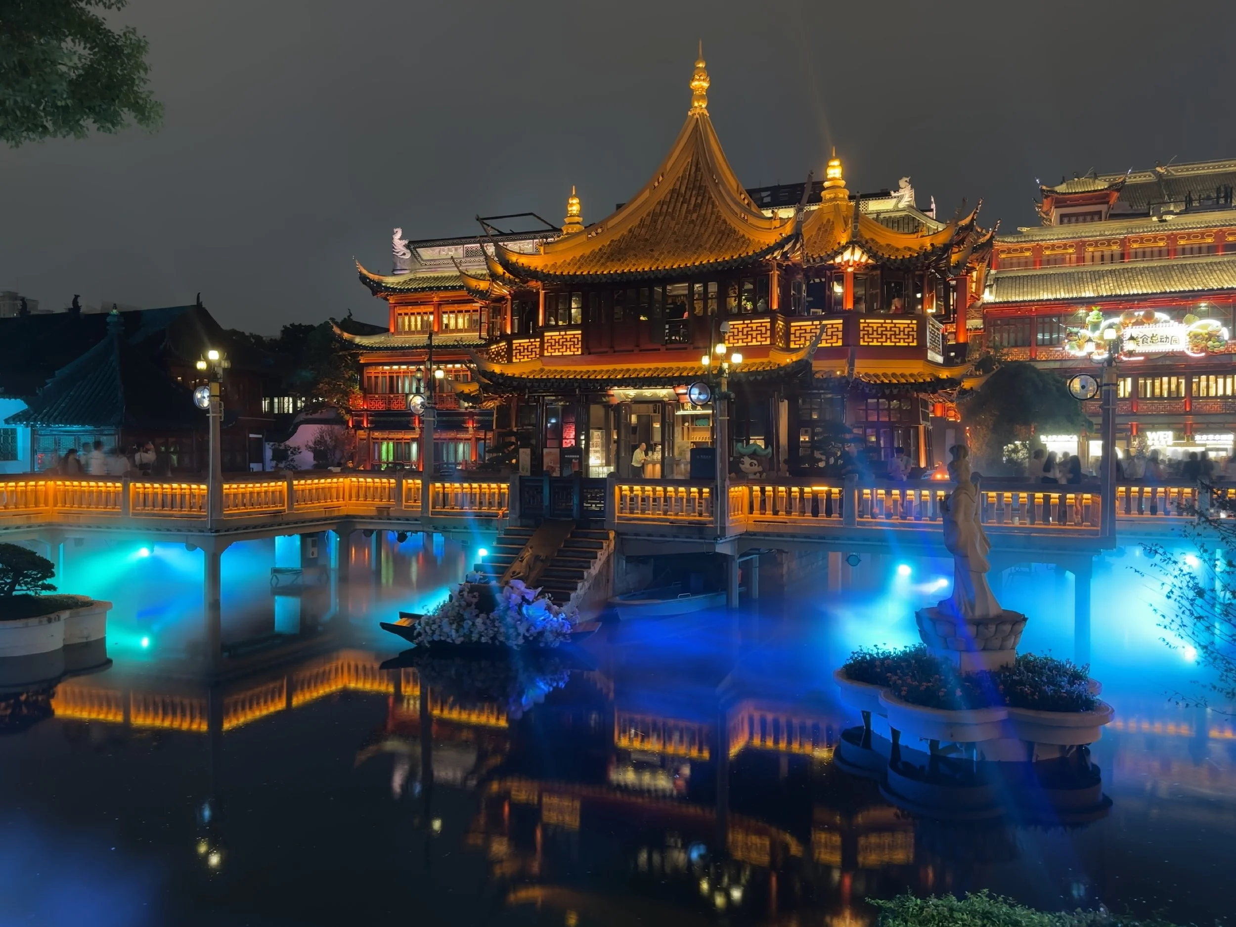 Central Lake, Yu Garden Shopping Area