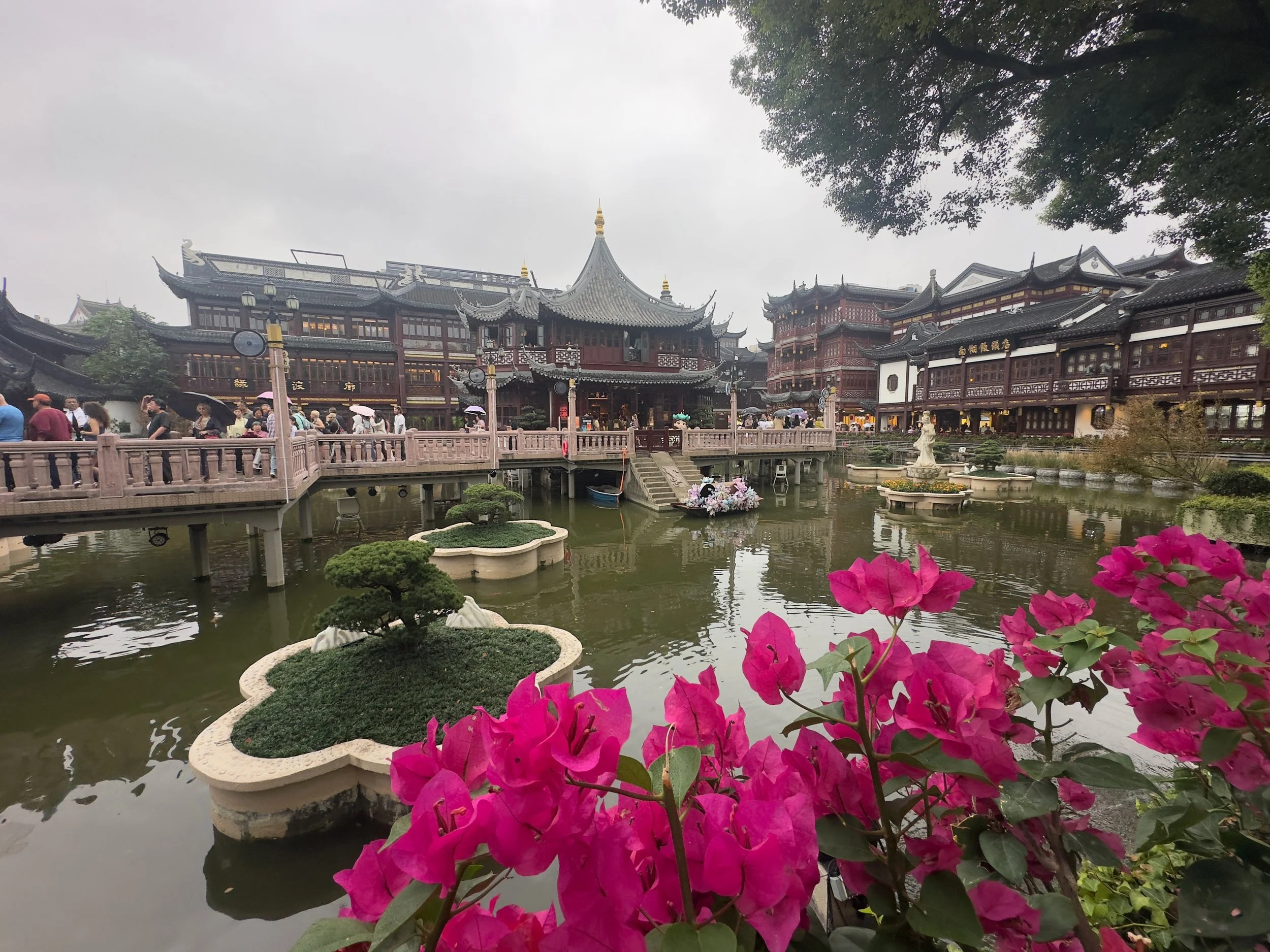 Central Lake, Yu Garden Shopping Area