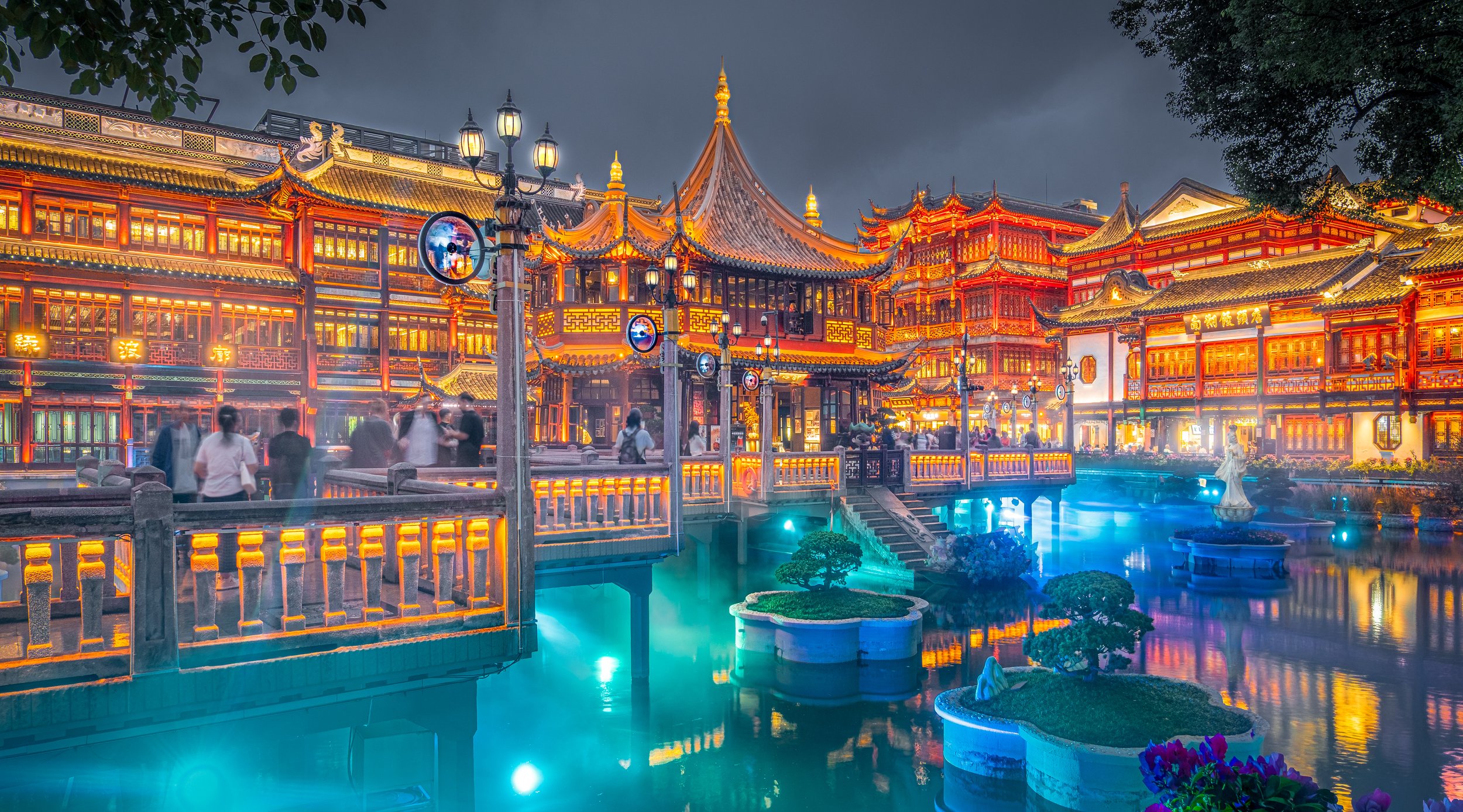 Central Lake, Yu Garden Shopping Area ( proper camera )