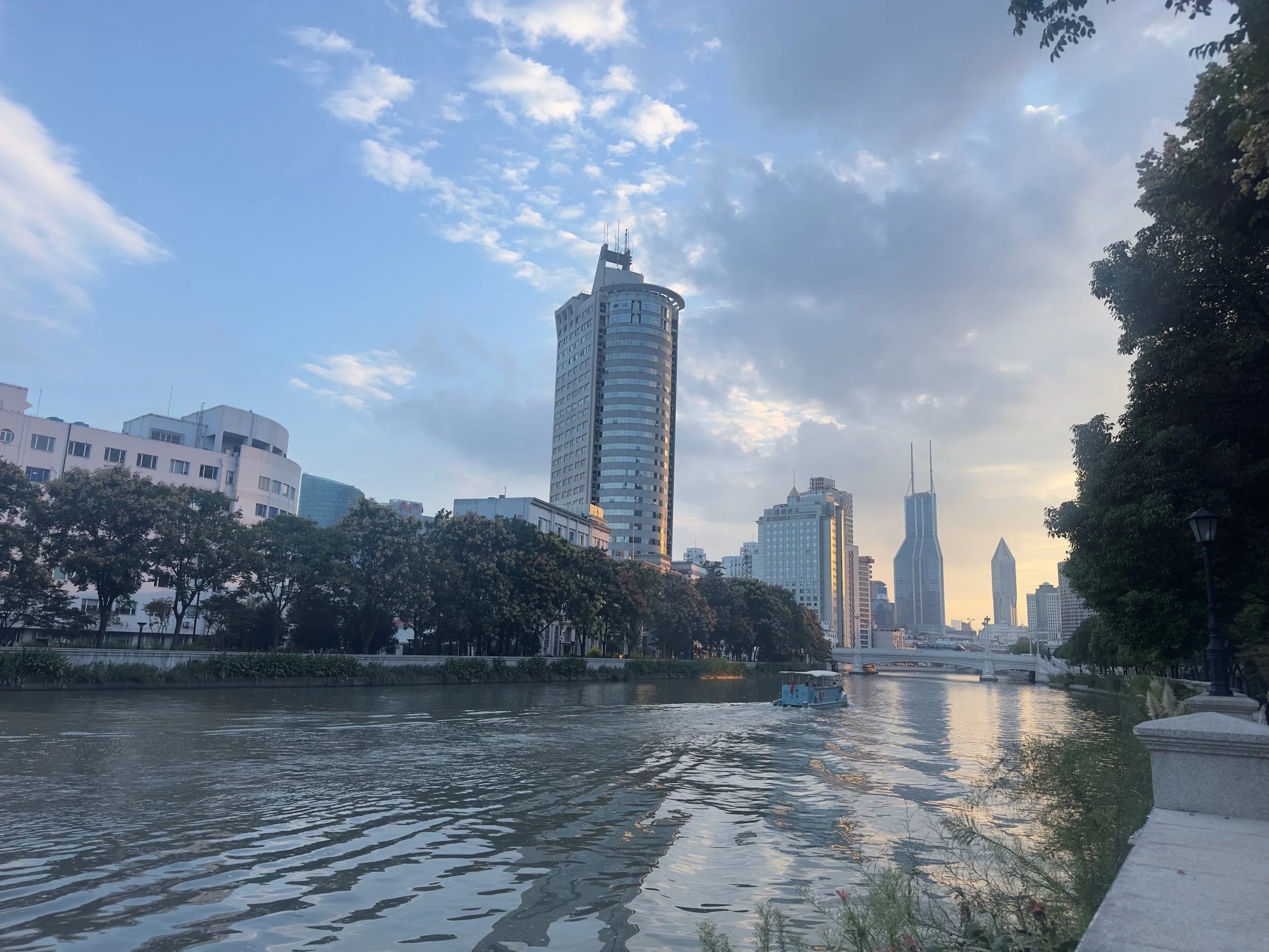 Looking up Suzhou Creek