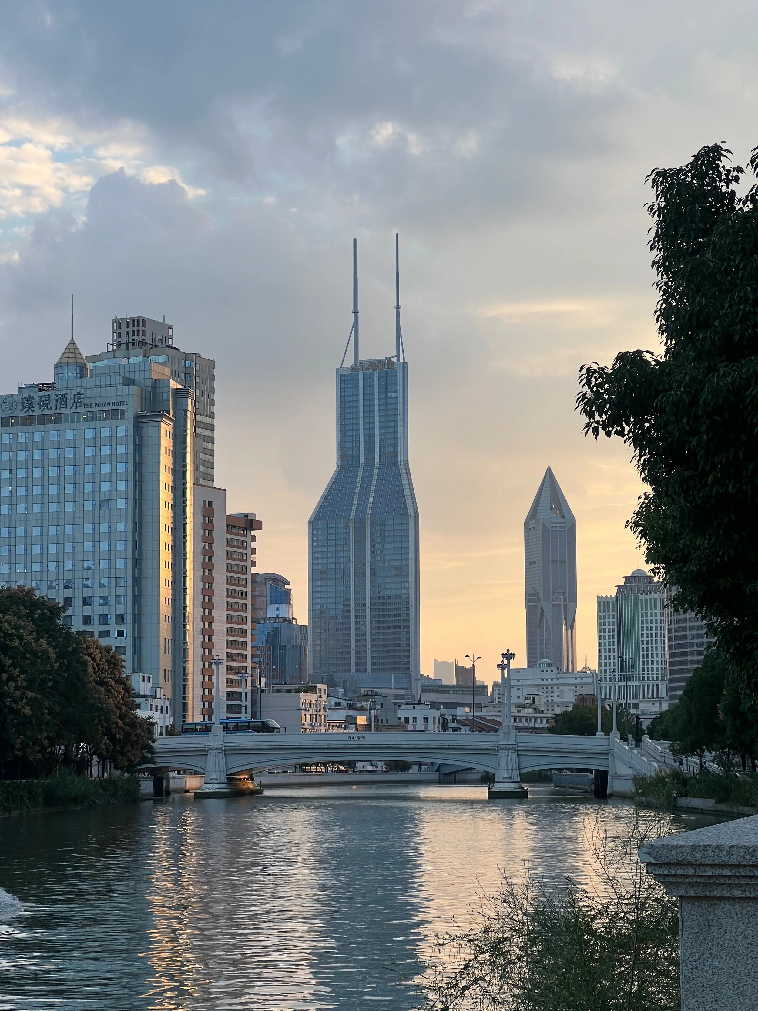 Looking up Suzhou Creek