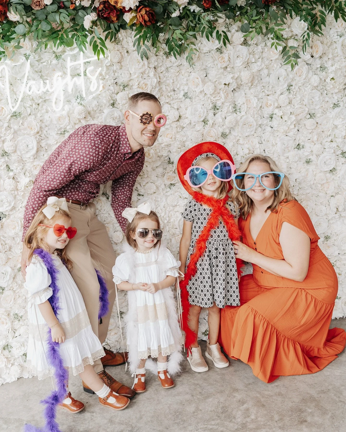 Grab your friends and head to our photobooth for some fun memories! Always a great add on to any event. Contact us today to hear about our Photo Booth packages.
&bull;
&bull;
📸 @onyxnashville / @tayleighphoto 
Venue: @birchwoodtn 
.
.
.
.
 #partytim
