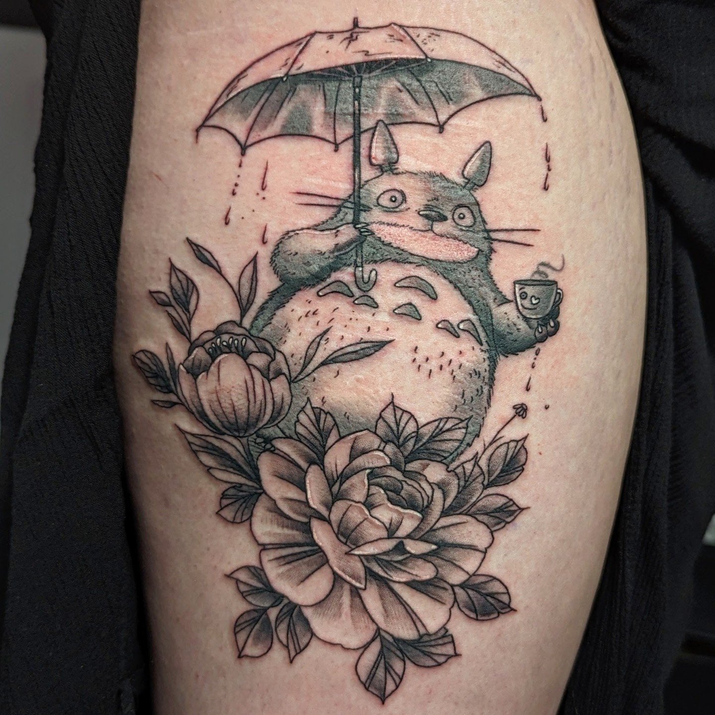 Totoro thigh piece from yesterday over scarring. The first one for the Two Arrows Project here at my shop. Thanks so much for the trust!!
.
To sign up head on over to our website 🙂 www.jordietattooer.com
.
.
Two Arrows is a non-profit project starte