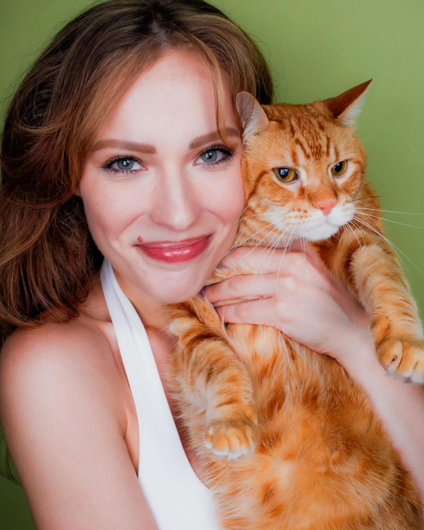 How about a bright cat distraction from all the uhhhh news today. π« π½πΈ