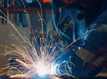 np_Side view of person welding iron_4jMEX5_free.jpg