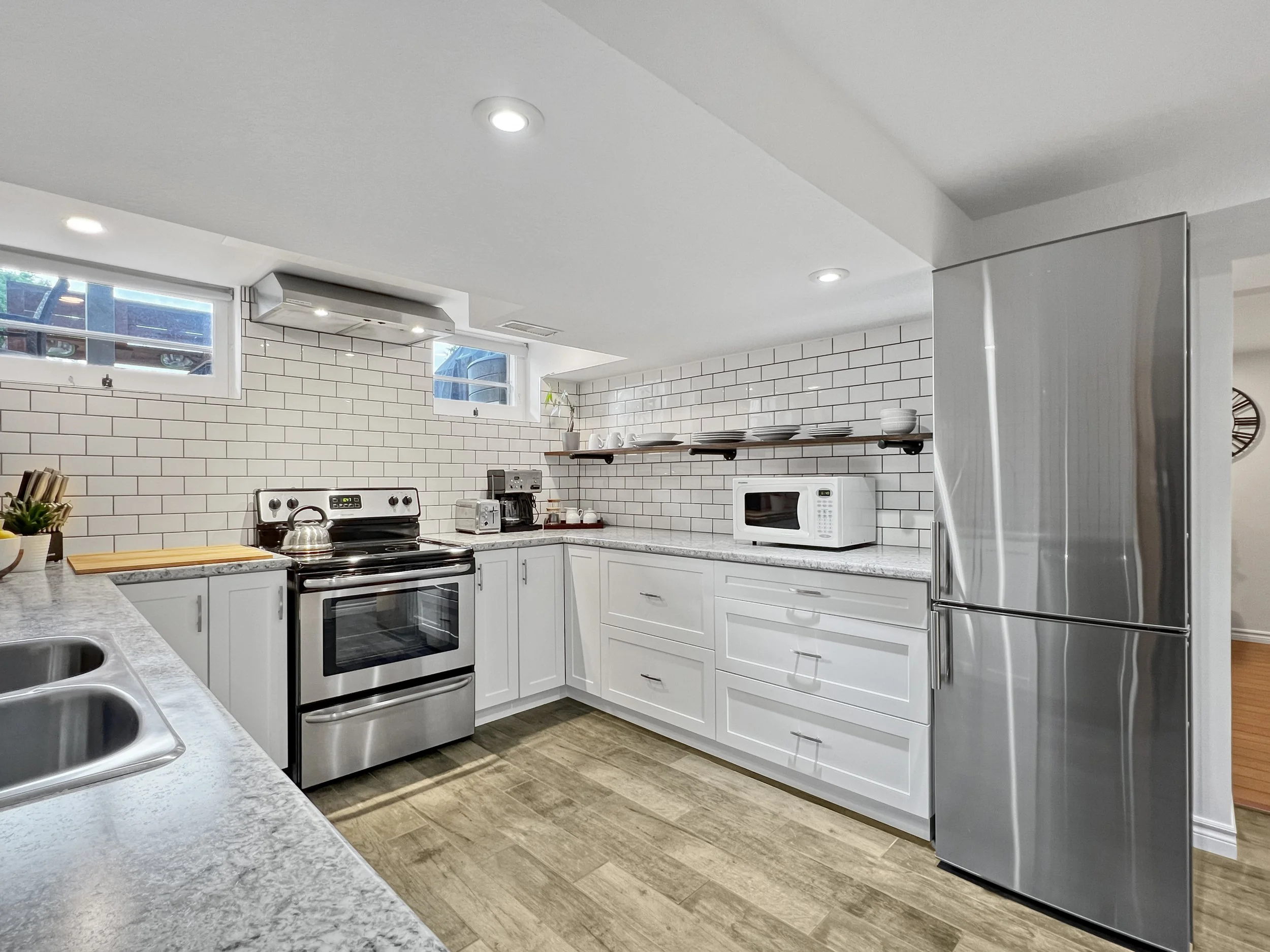 250 Krug Airbnb Kitchen 1.jpg