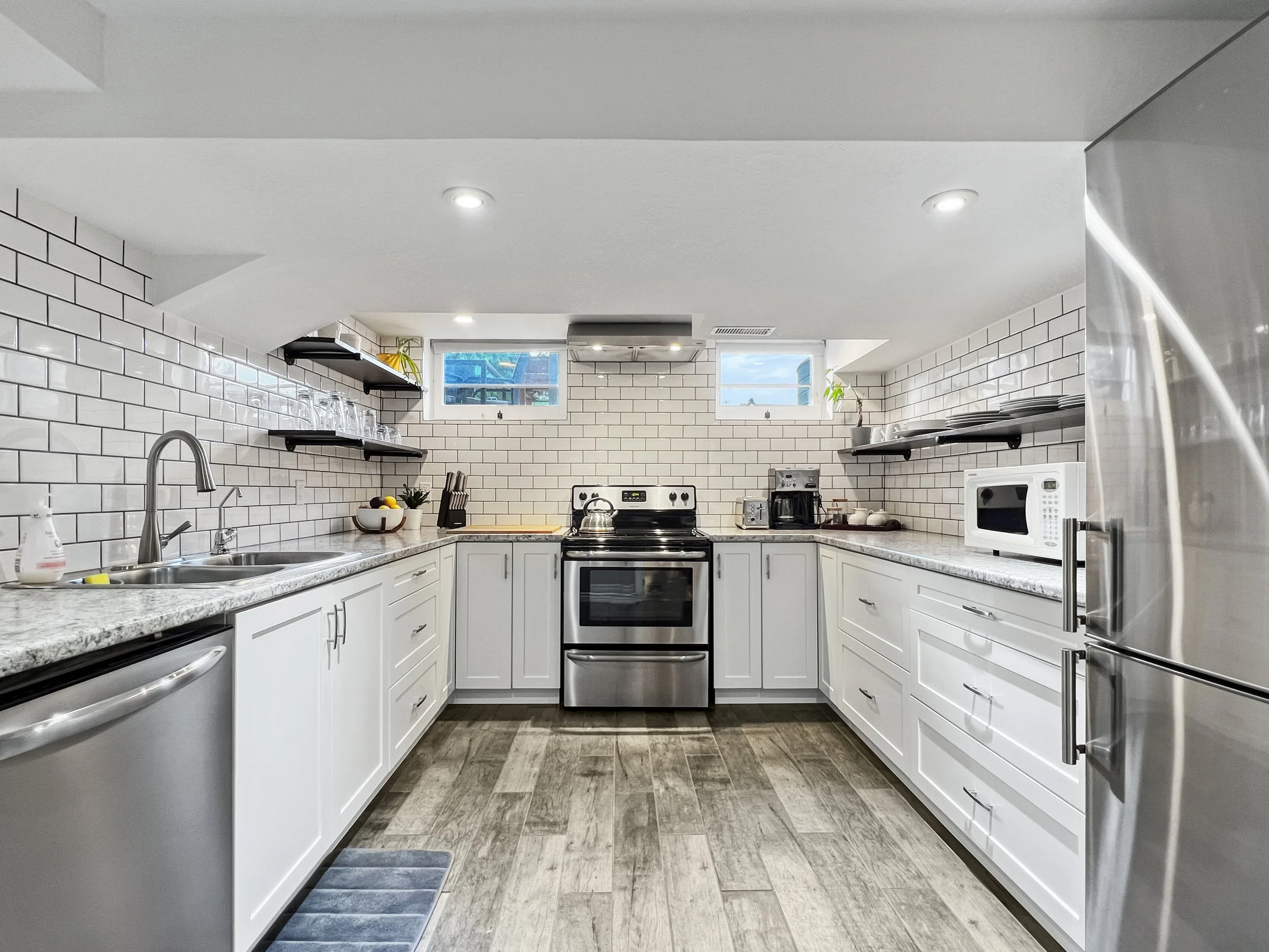 250 Krug Airbnb Kitchen 2.jpg