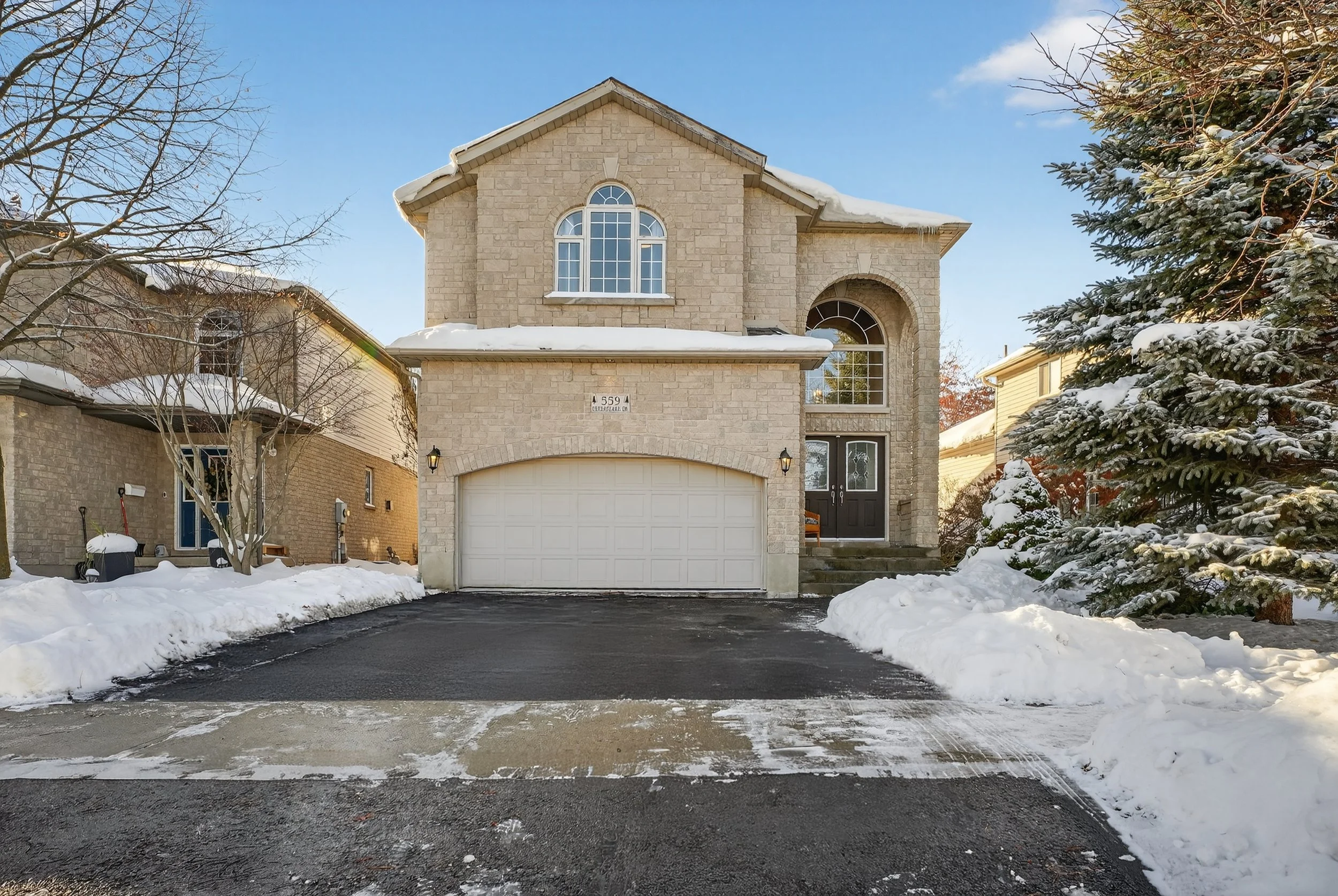 559 Chesapeake Dr Waterloo 01.jpg