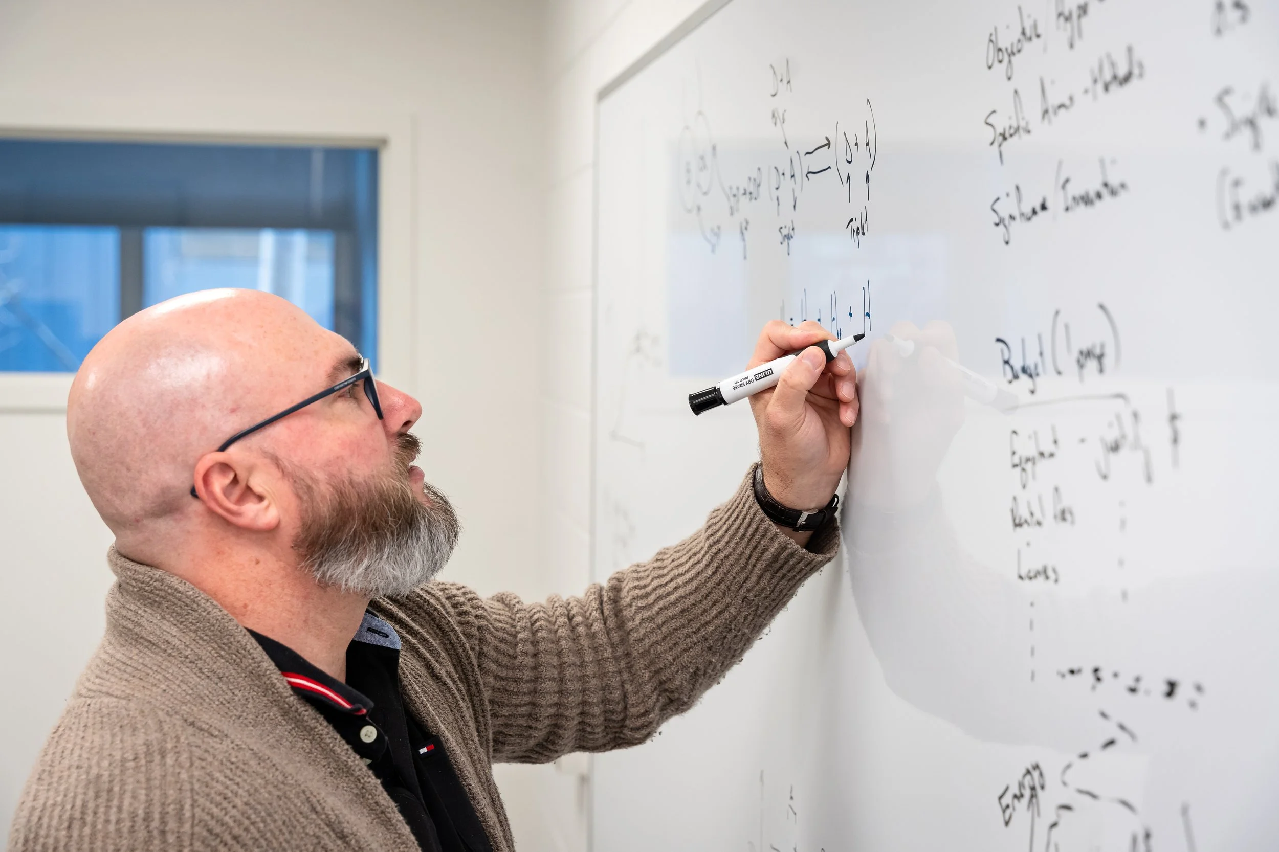 SCI-223-24 - Travis Craddock -Headshot and lab photos-06.jpg