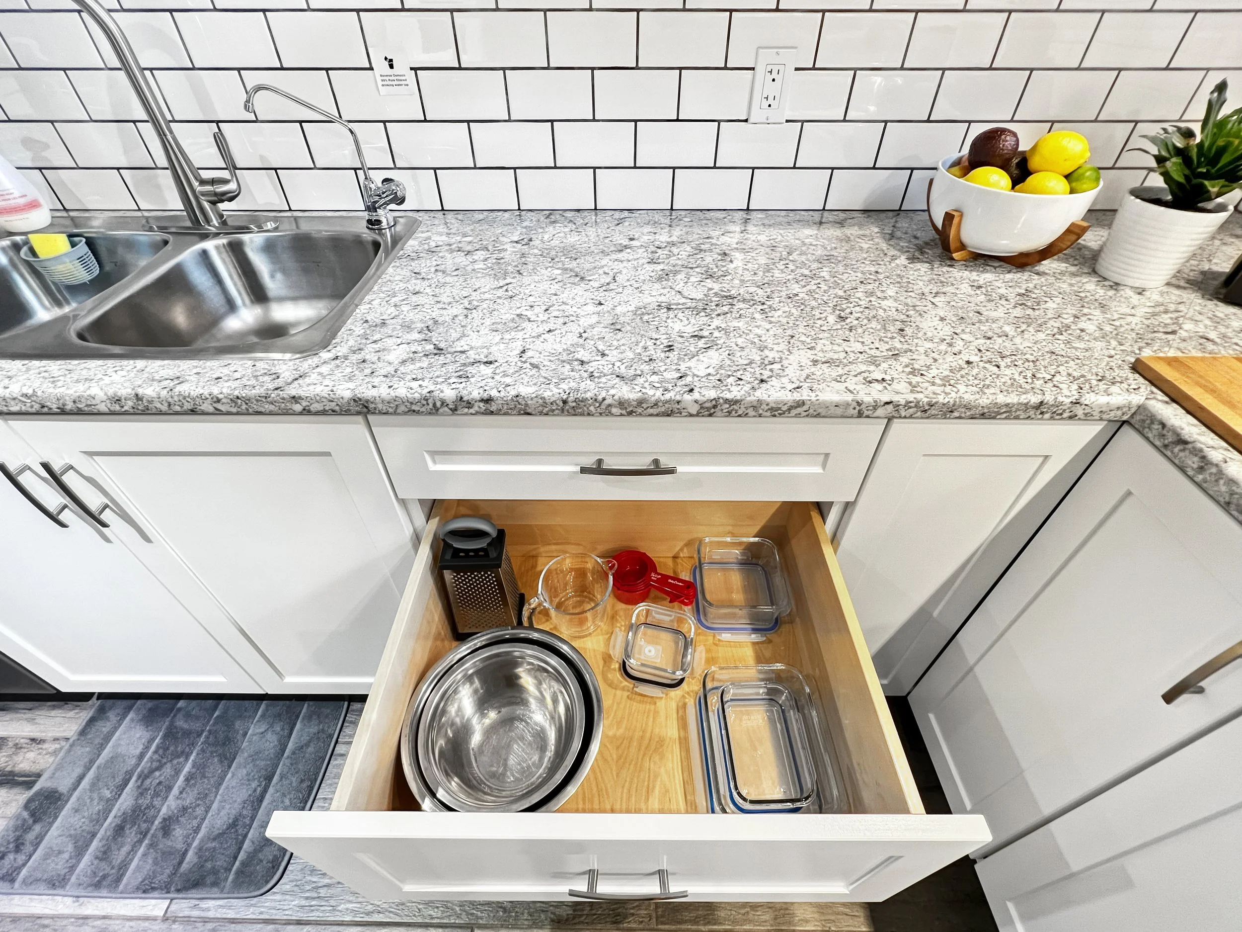 250 Krug Airbnb Kitchen 5.jpg