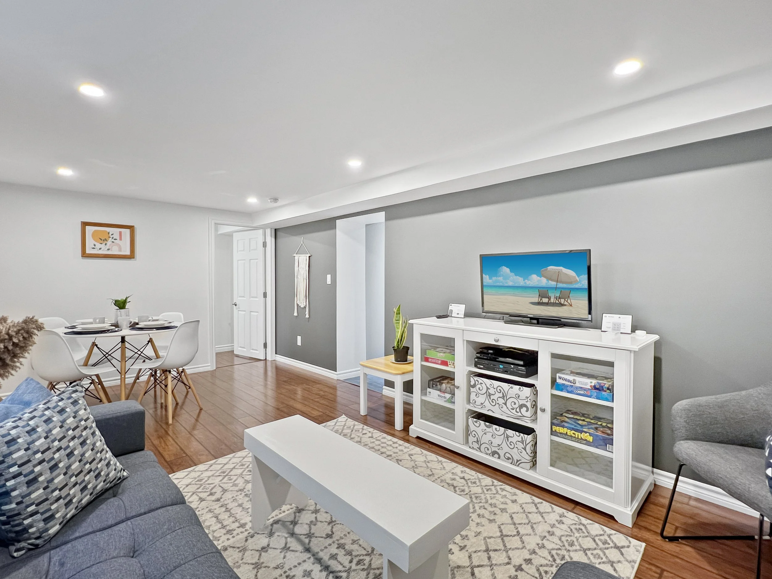 250 Krug Airbnb livingroom 1.jpg