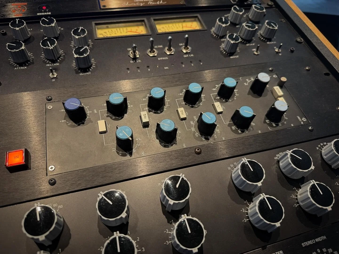 Big love to the Neve disc cutting eq making it sound like it&rsquo;s happening right in front of you. An analog punch to the heart in this cold digital world 👊❤️ Keep your heads up out there folks and hit me up if you need some good sounds. 
&bull;

