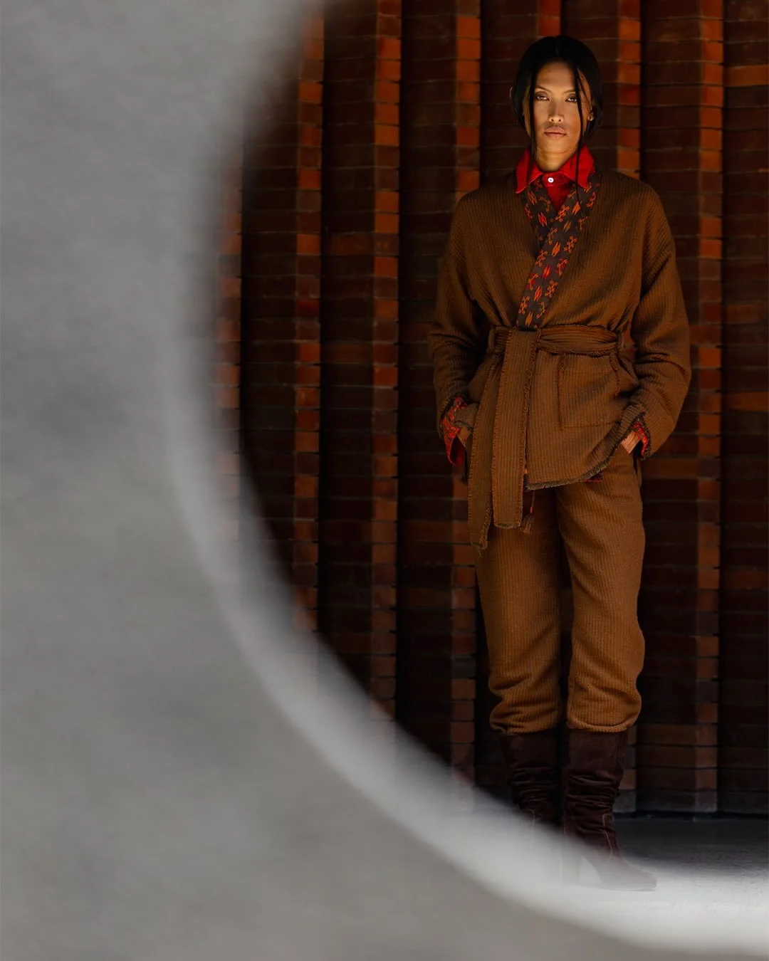 A Study in Texture and Time for @ikkim.o , craft as the main character.
Through photography and motion, we focused on texture, structure, and color letting each handcrafted piece speak through detail, light, and precise composition.

Quiet yet strong