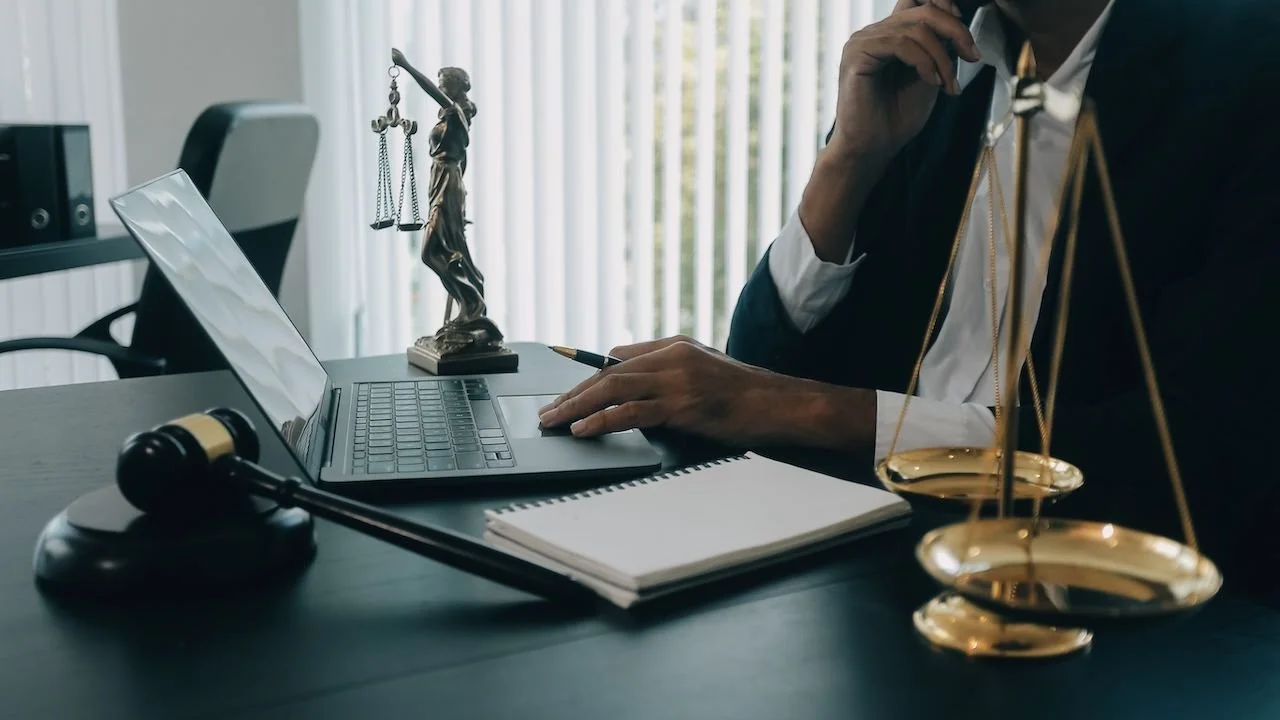 How to Get a Law Internship in High School: 6 Steps to Get Started