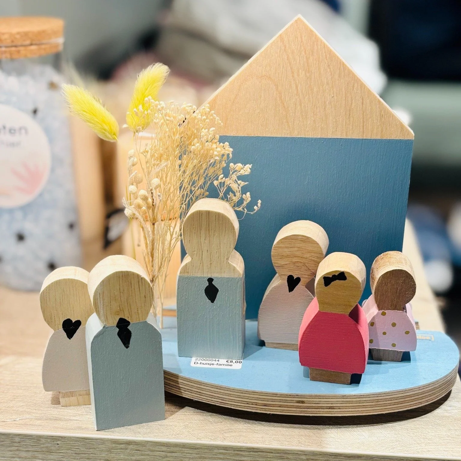 𝐄𝐞𝐧 𝐛𝐥𝐢𝐣𝐯𝐞𝐫𝐭𝐣𝐞 𝐢𝐧 𝐞𝐥𝐤 𝐢𝐧𝐭𝐞𝐫𝐢𝐞𝐮𝐫!😍

Ze zijn niet voor niets zo geliefd! Met hun leuke kleuren en speelse uitstraling zijn onze familiepoppetjes een echte blikvanger in elk interieur. Zet ze op een kast, dressoir of in je wo