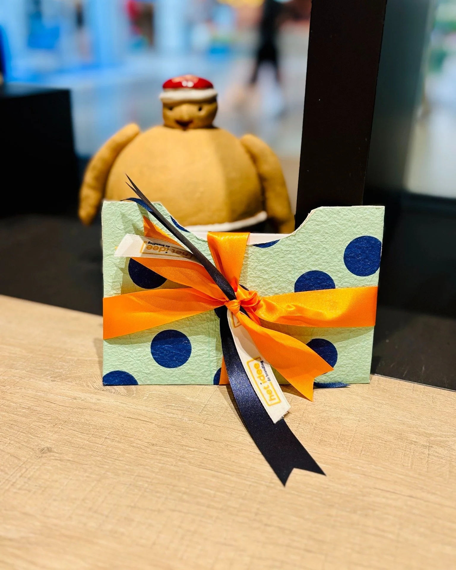 𝐎𝐩 𝐳𝐨𝐞𝐤 𝐧𝐚𝐚𝐫 𝐞𝐞𝐧 𝐨𝐫𝐢𝐠𝐢𝐧𝐞𝐞𝐥 𝐳𝐨𝐦𝐞𝐫𝐜𝐚𝐝𝐞𝐚𝐮? ☀️🎁

Verras iemand met een cadeaubon van 'het idee'! Het perfecte geschenk voor een verjaardag, een bedankje of zomaar... Omdat iedereen wel eens een verwenmoment verdient. 💛
