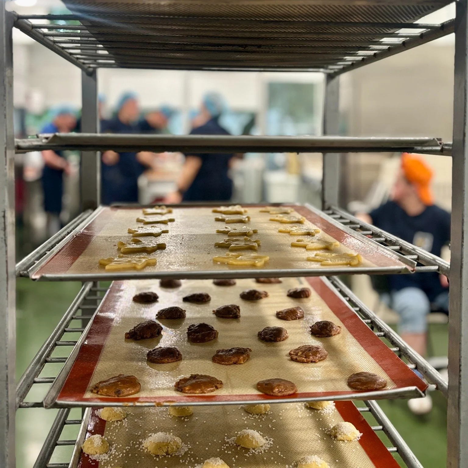 𝐌𝐞𝐭 𝐥𝐢𝐞𝐟𝐝𝐞 𝐠𝐞𝐛𝐚𝐤𝐤𝐞𝐧 𝐝𝐨𝐨𝐫 𝐨𝐧𝐬 𝐕𝐨𝐞𝐝𝐢𝐧𝐠𝐬𝐚𝐭𝐞𝐥𝐢𝐞𝐫! 🧁

Vandaag vindt het Eerstelijnsforum van Eerstelijnszone Kortrijk-Kuurne-Harelbeke plaats, met als thema mentaal welzijn, verbinding en menselijke zorg.

Ook wij d