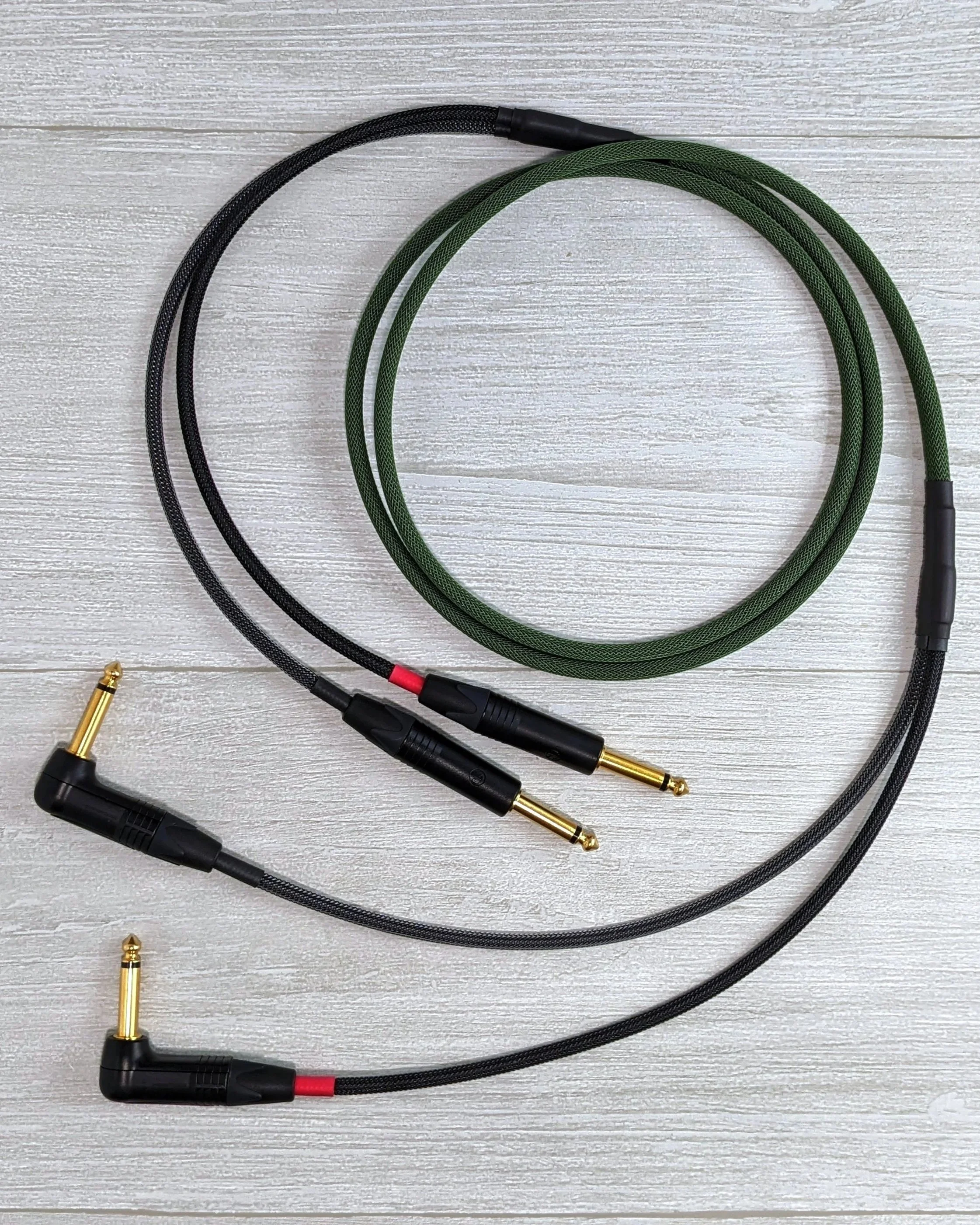 Dual Stereo Unbalanced Cable for Keyboards, Guitar Amp A-B, Pedal Boards; Dual Neutrik 1/4" TS Straight to Right-Angle Plugs, Mogami Cable, Techflex Sleeve