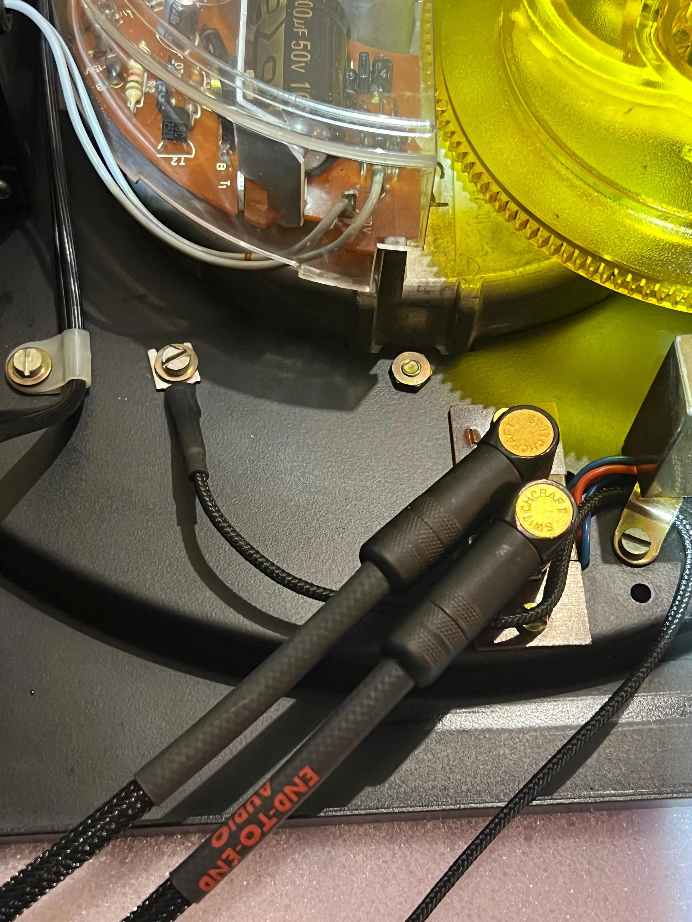 PIU, DUAL RA Switchcraft RCA.jpg