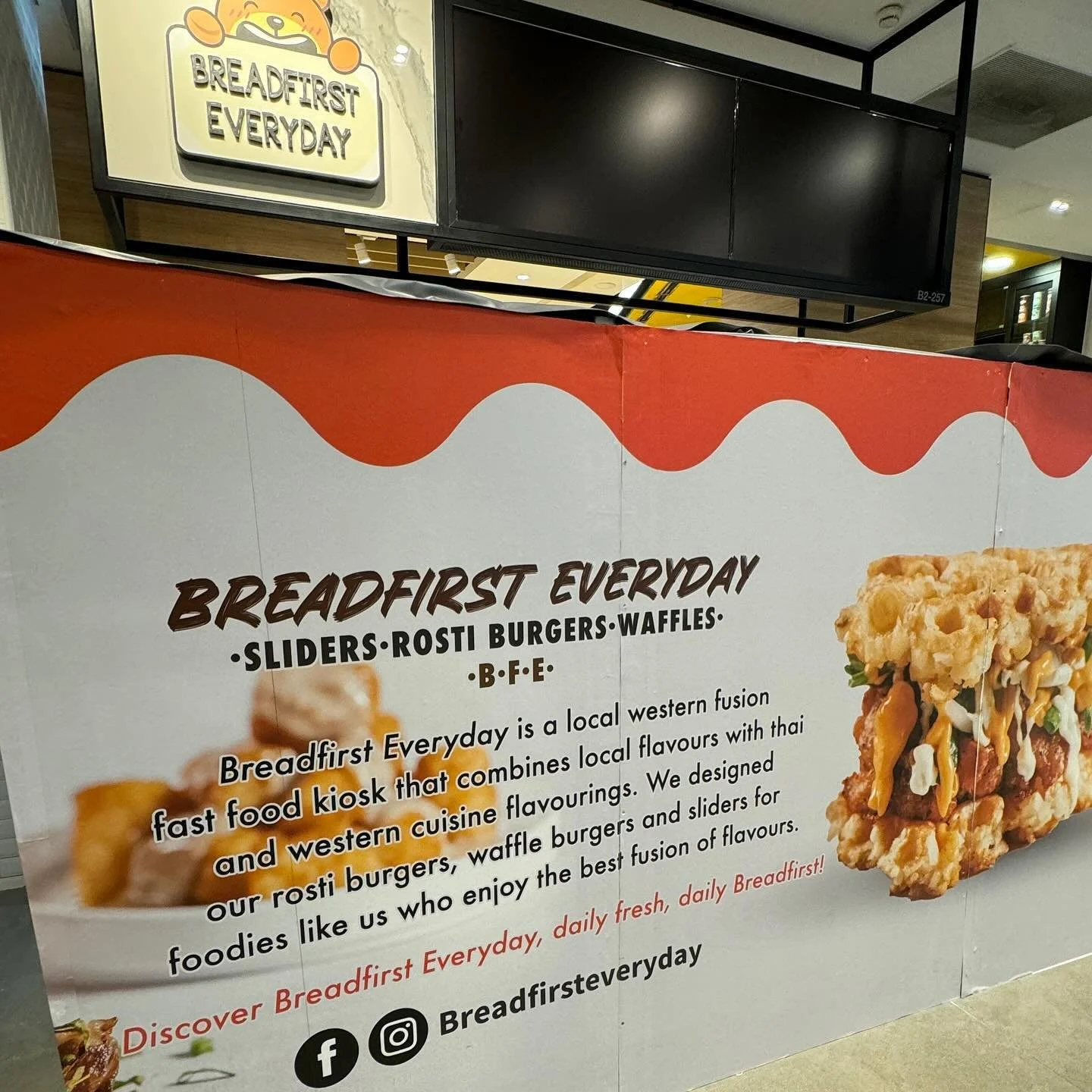 Sliders sliding into Changi Jewel BEAR-Y SOON !! 
SEE  YA! :)