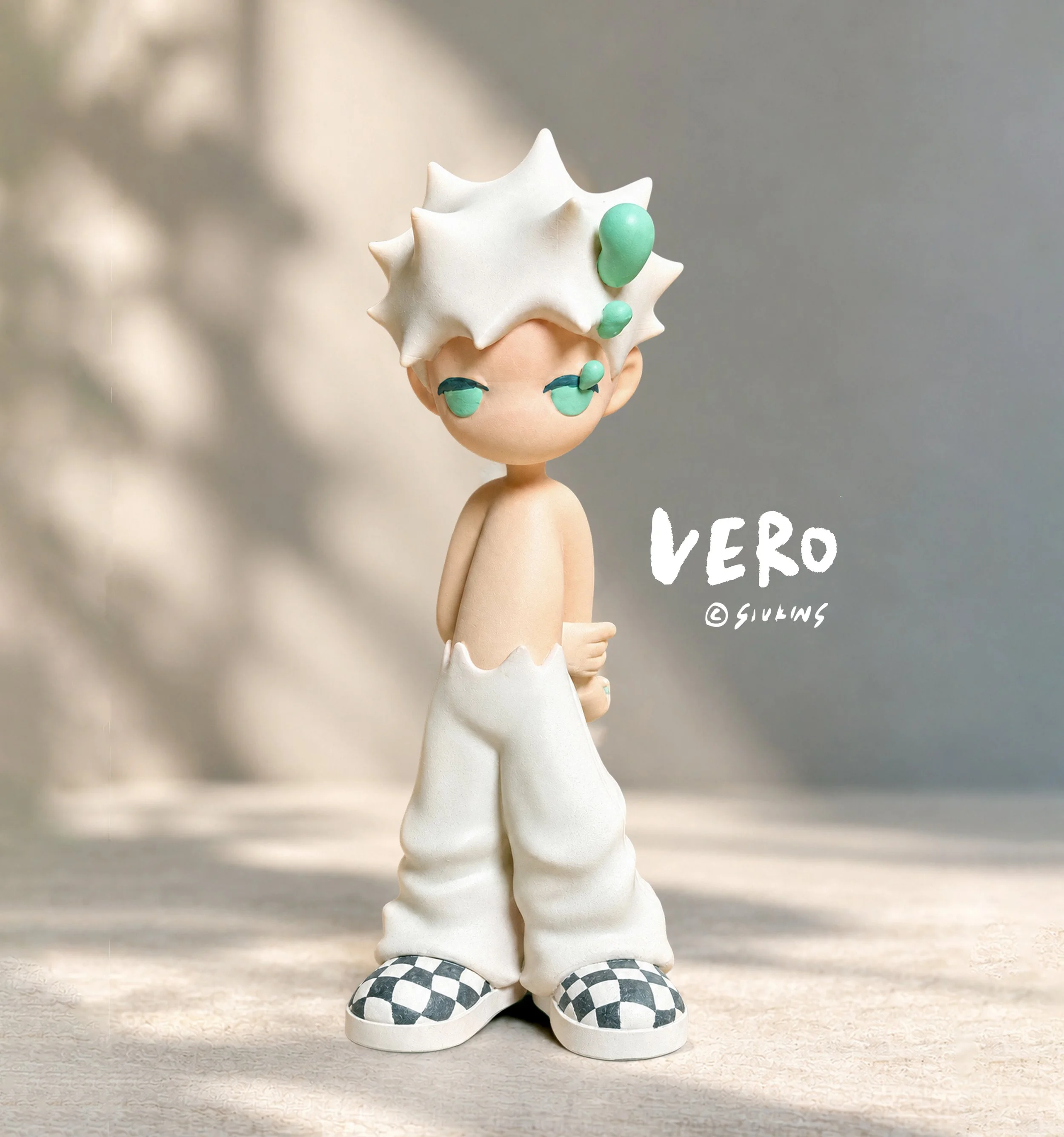 "Vero with flower" Figurine