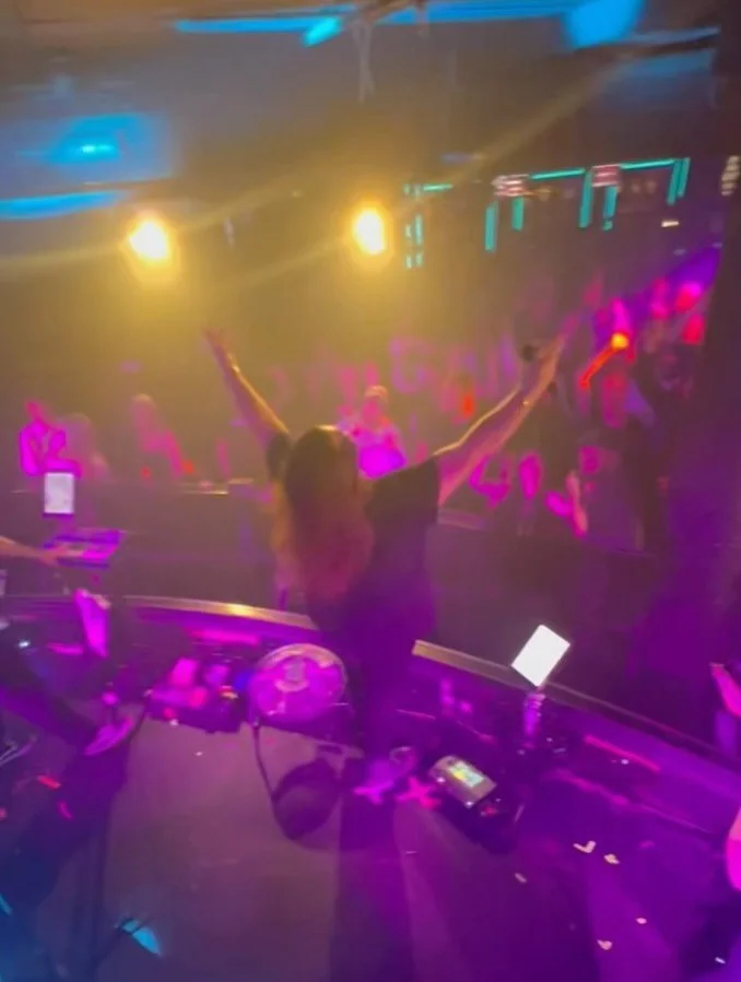 Viime viikonloppuna tehtiin tehoviikonloppu Turussa: perjantaina ja lauantaina keikat Turun Apollossa ja lauantaina ennen Apolloa myös hääkeikka Marttilan juhlatilalla! 💪🏼 Häistä löytyi metallimusiikin ystäviä