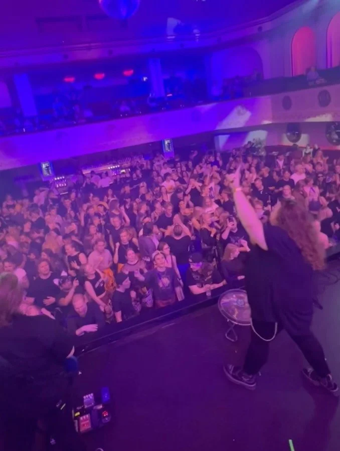 Huikea keikkaviikko takana: viime torstaina Raide-Jokeri Approt veti sadoittain opiskelijoita bilettämään kanssamme appro-jatkoille Stadin Apolloon, ja aivan järjetön meininki saatiin aikaiseksi! 🤯 Tuli jälleen todistet