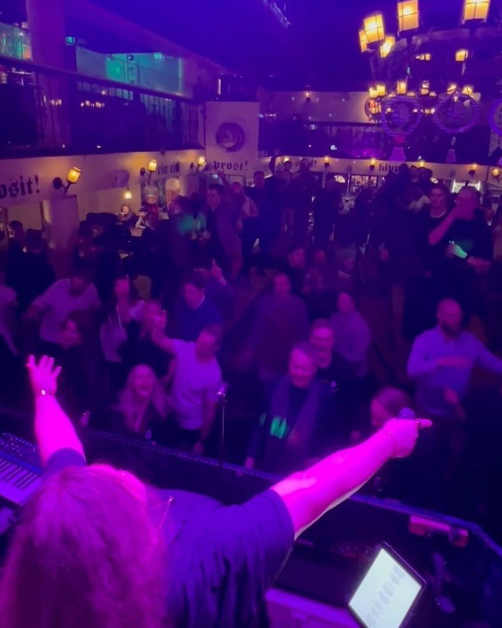 Viime viikolla bailattiin After Ski Weekseill&auml; Stadin Rymyss&auml; ja vietettiin yst&auml;v&auml;np&auml;iv&auml;&auml; Turun Ihkussa! 💘 Hauska yhteensattuma, ett&auml; juuri yst&auml;v&auml;np&auml;iv&auml;n&auml; oli samaan aikaan useampi kol