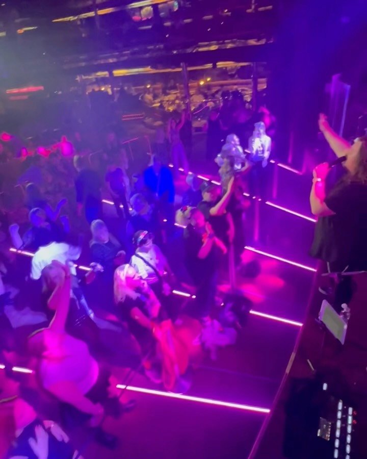 Viime viikko vietettiin hiihtolomatunnelmissa Victorialla upeiden artistien ja mahtavien yleis&ouml;jen seurassa! ❤️ Ilahdutti suunnattomasti tavata uusia livemusiikin yst&auml;vi&auml; sek&auml; t&ouml;rm&auml;t&auml; vanhoihin tuttuihin viikon aika