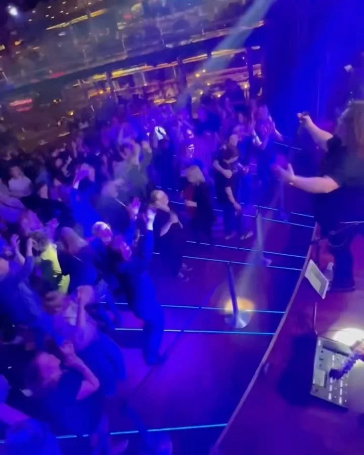 T&auml;m&auml; p&auml;&auml;si&auml;inen ei ollut mik&auml;&auml;n Via Dolorosa vaan aivan ihana pitk&auml; viikonloppu iloisten ihmisten ja suomalaisen musiikin supert&auml;htien seurassa! 🐥🐥 Saimme esiinty&auml; t&auml;n&auml;kin p&auml;&auml;si&