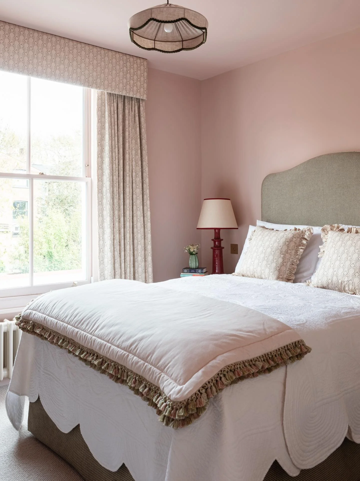 A very calm and restful guest bedroom in our Barnes project with @houseofkit_london brought together a pleasing mix of old and new.

We made curtains in one of our favourite @soanebritain designs, finished with a straight pelmet for a look that feels
