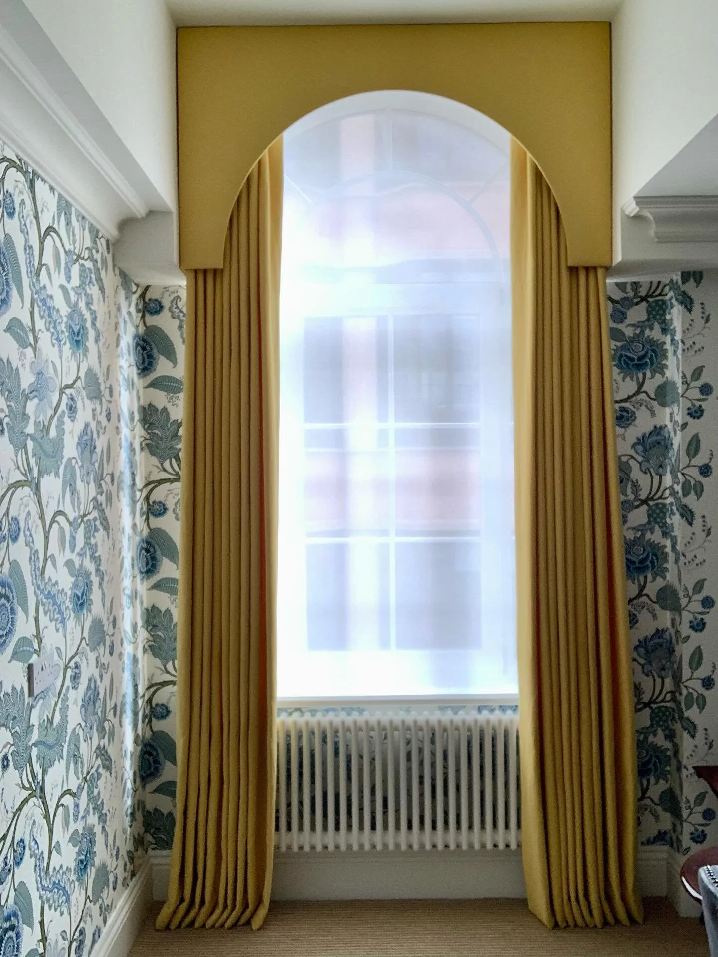 This was a tricky window to get right&hellip; and now it&rsquo;s one of my favourite features of this London townhouse project for @sapphiechichesterltd 

Swipe to see where we started &rarr;

The scale and shape needed something that felt intentiona