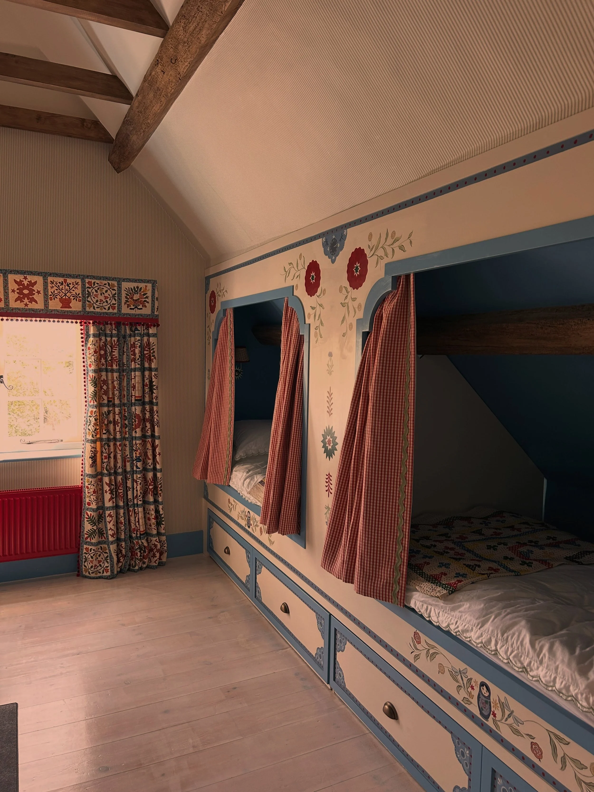 I do love a good before and after&hellip; and this one is quite a transformation ✨

This eaves room had become a rather muddled combination of study, Peloton room and general overflow space. With young children - and now a new baby - the owners were 