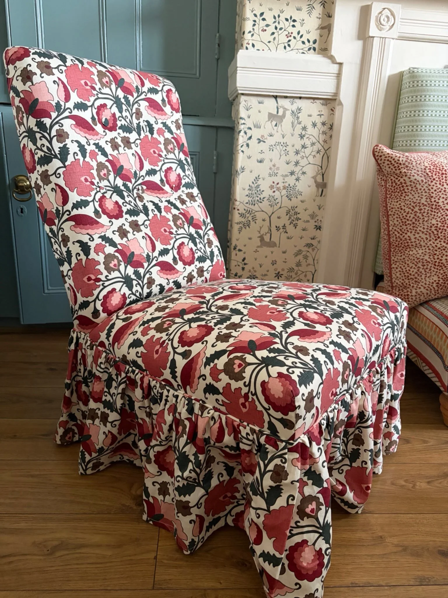 I do love a good before and after&hellip; particularly when it involves an old chair and some lovely fabric! 🌸

I have a bit of a weakness for chairs at auction. Often the upholstery has seen better days, but the shape is lovely and I can already im