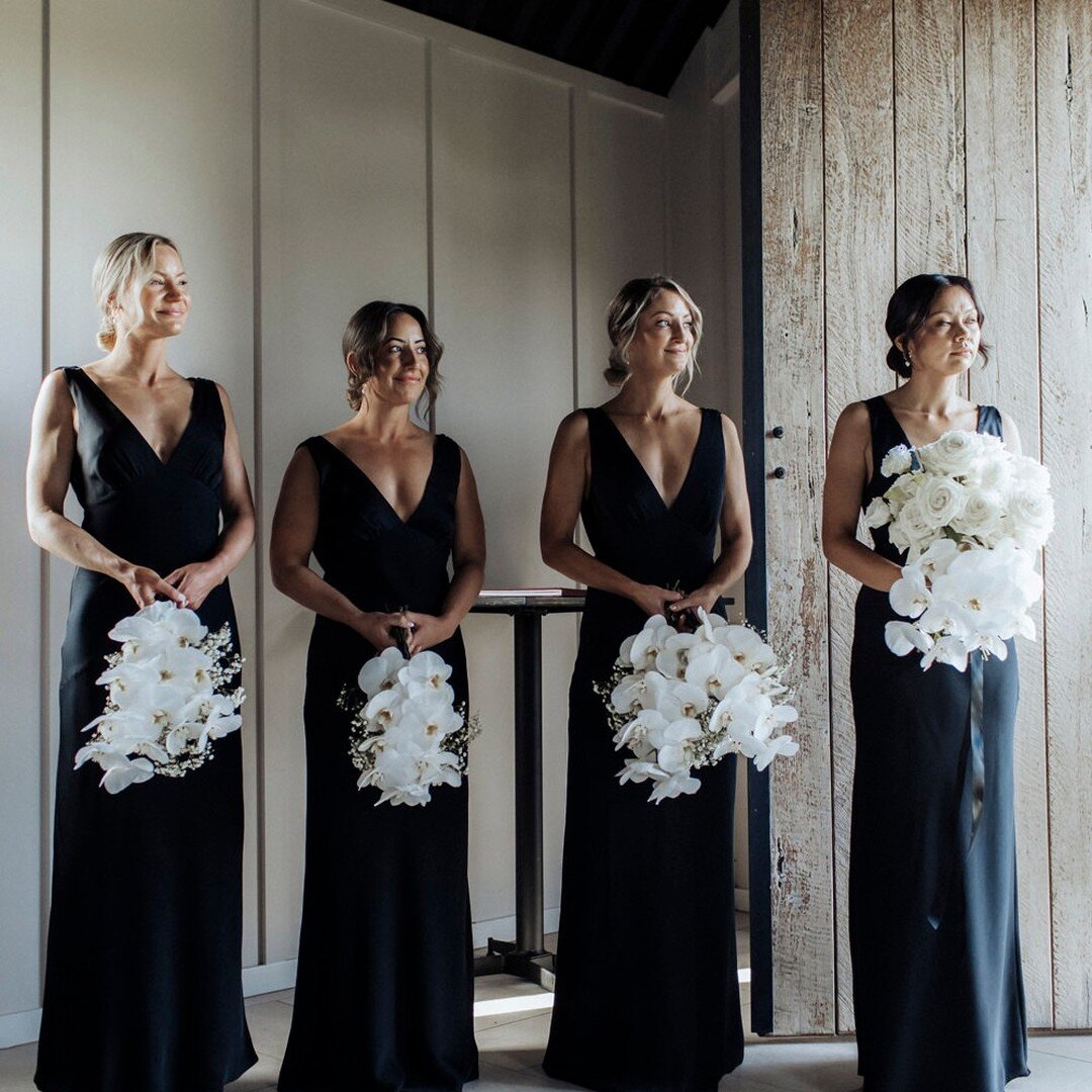 Black and white beauty 

#albanyweddings #albanyweddingflorist #miniminalist #bride #bridesmaids #bouquets #lushflorals