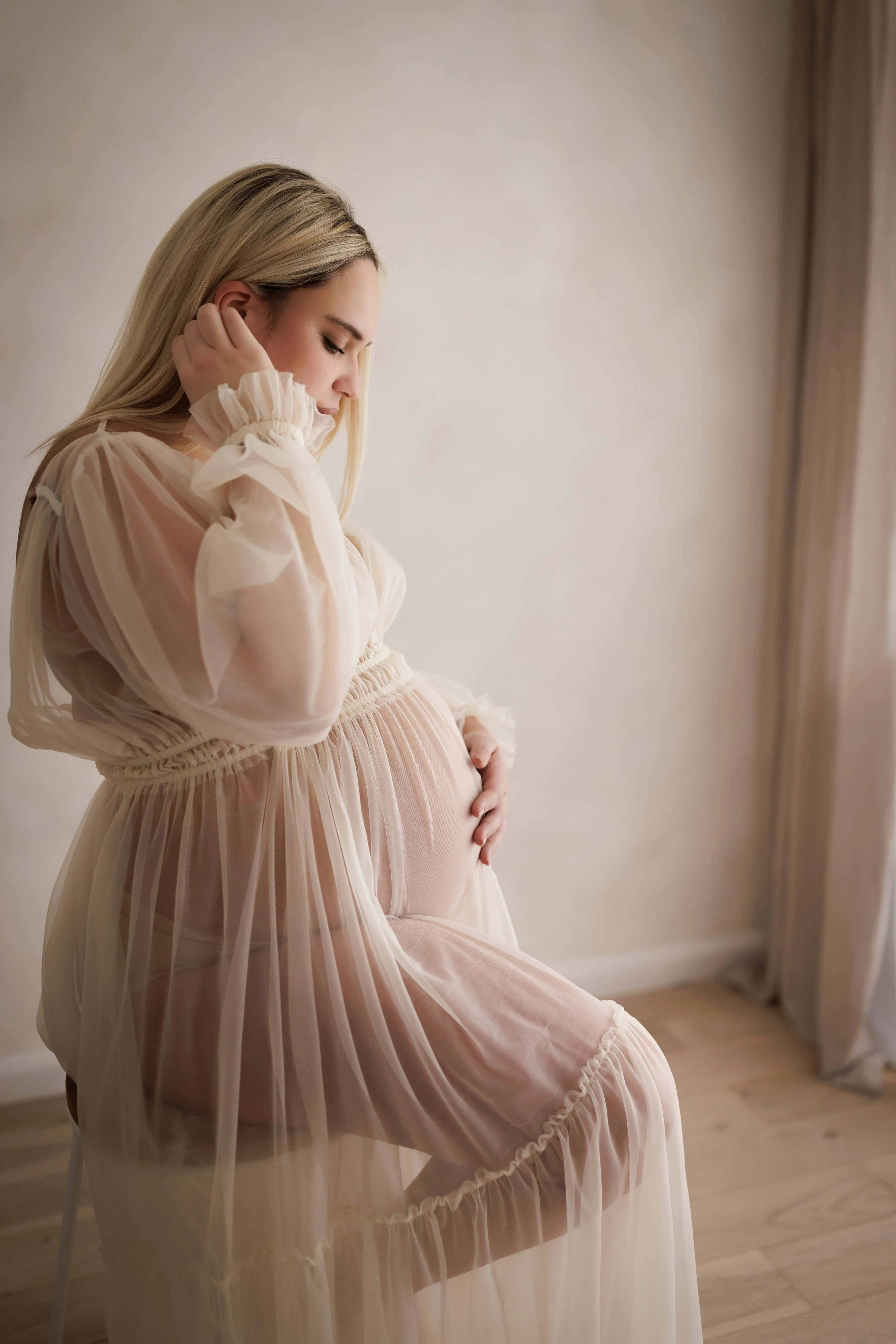 maternity-photoshoot-london-tulle-dress.jpg