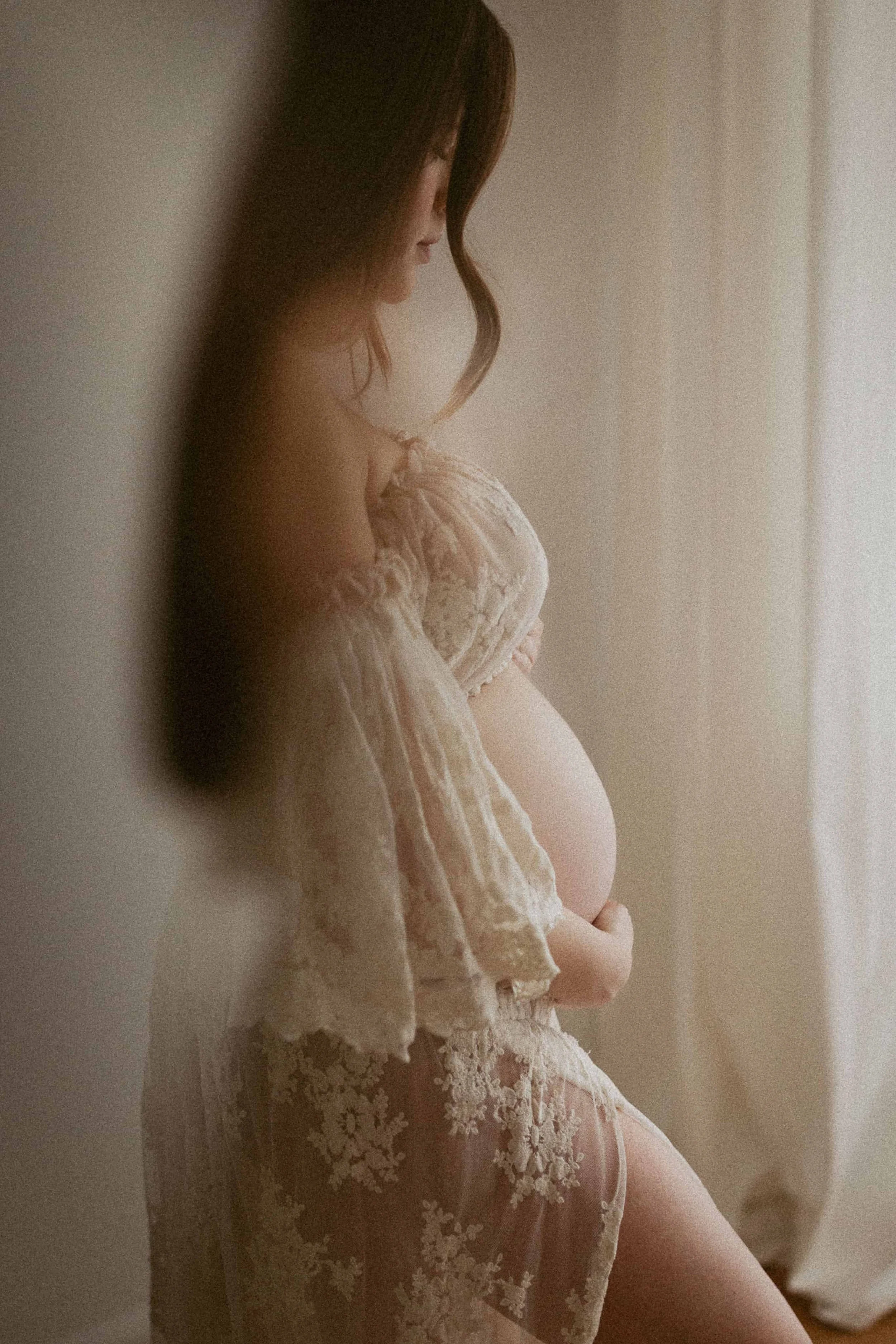 maternity-photoshoot-london-vintage-dress.jpg
