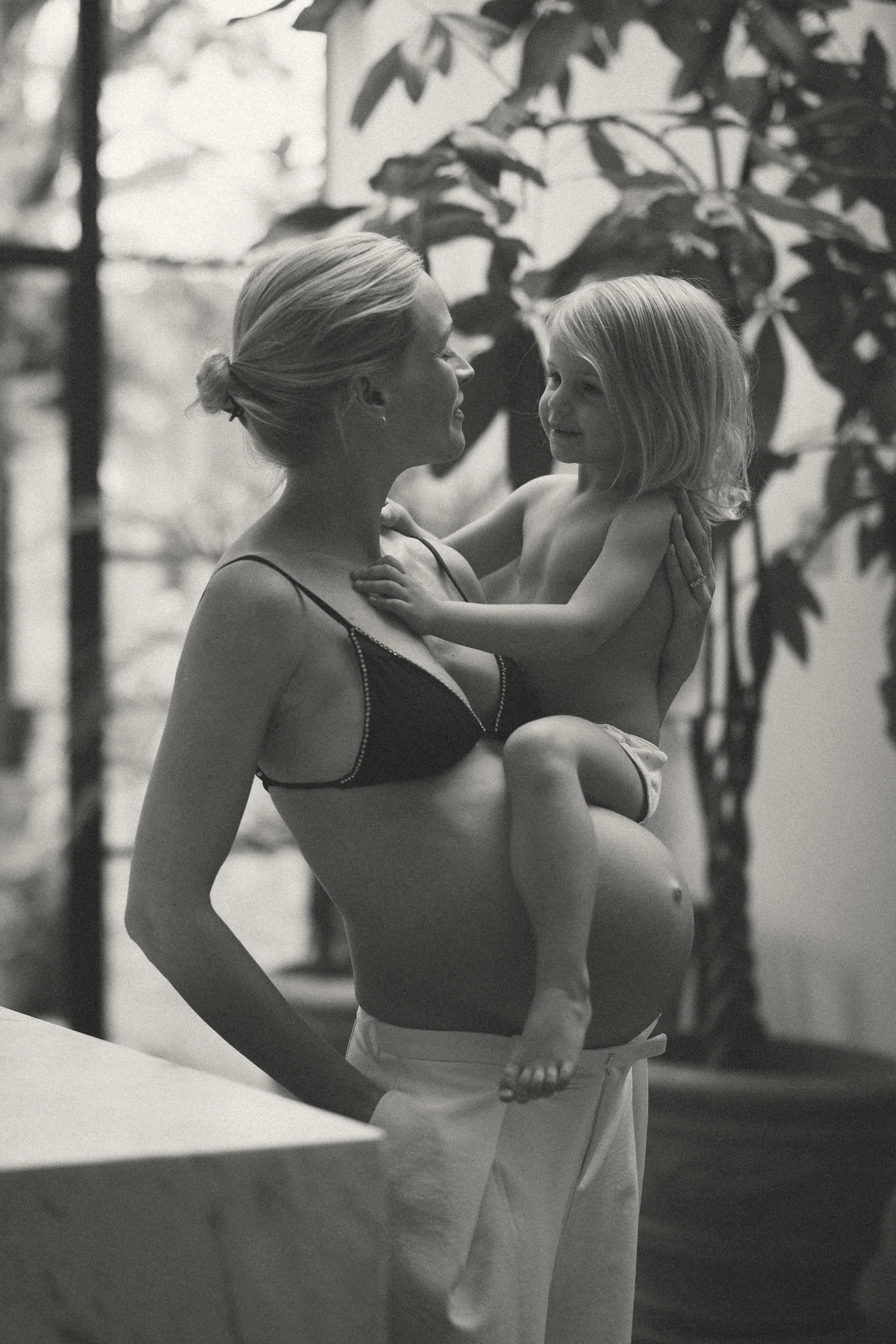 home-victorian-london-maternity-photography-8.jpg