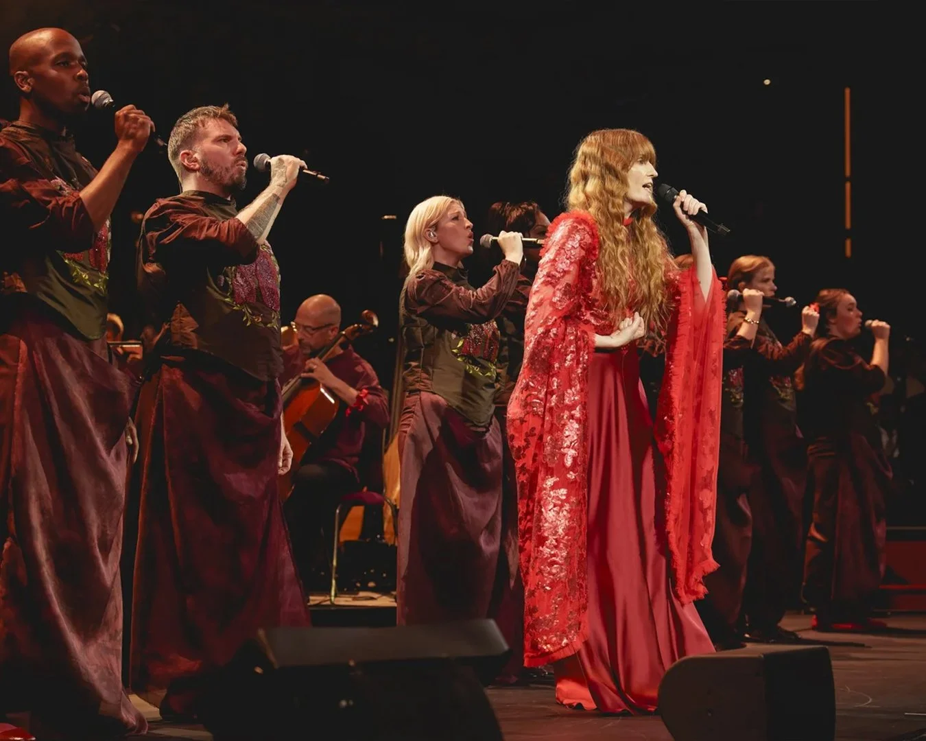 
Florence Welch with the London Contemporary Voices Choir. Photo by Andy Paradise
