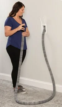 Retracting central vacuum hose