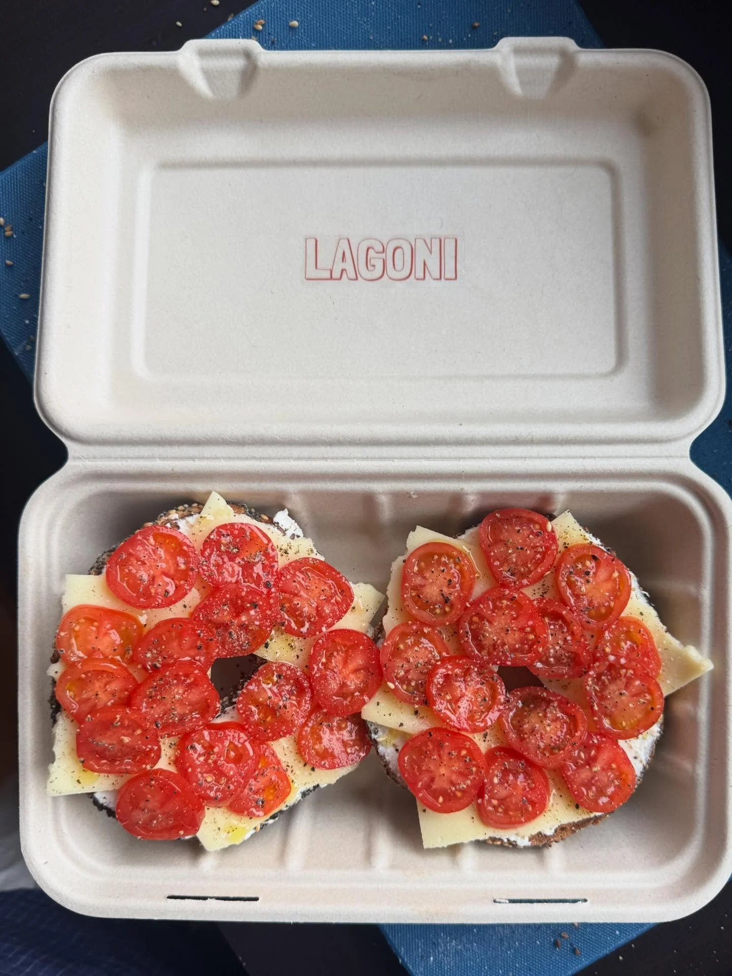 Sometimes the tomato bagel looks like this🍅