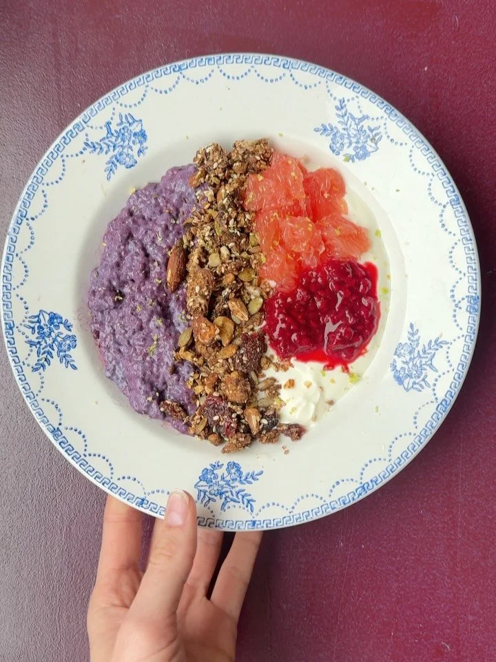 Special edition granola bowl💟
Blueberry chia pudding 
Homemade cranberry granola 
Grapefruit 
Homemade sugarfree jam