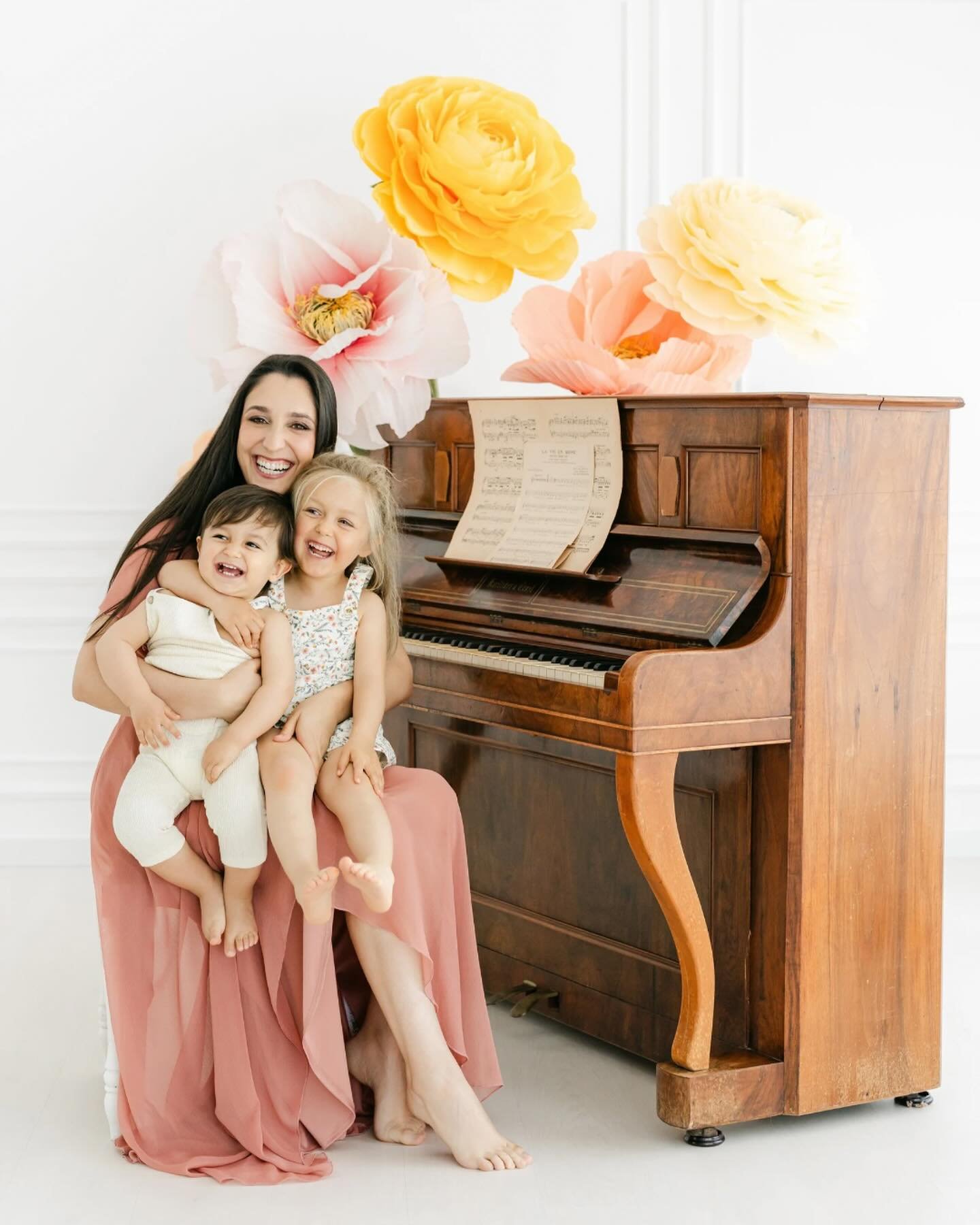 A m&atilde;e da Camila e do Henrique 😍

A Vanessa visitou-nos para ter registos da sua jornada pela maternidade e quanto ser&aacute; que essas fotografias v&atilde;o valer no futuro?

Dir&iacute;amos que n&atilde;o h&aacute; pre&ccedil;o para mem&oa