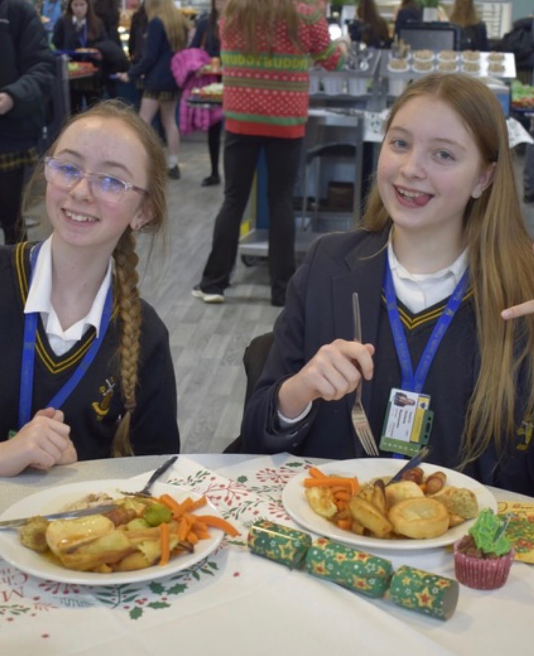 🎄✨ Christmas Lunch at TGS! ✨🎄

Last week, we hosted our Christmas lunches across Thursday and Friday, giving students the chance to enjoy a seasonal meal together. The hall was full of cheerful energy, bright colours and that unmistakable end-of-te