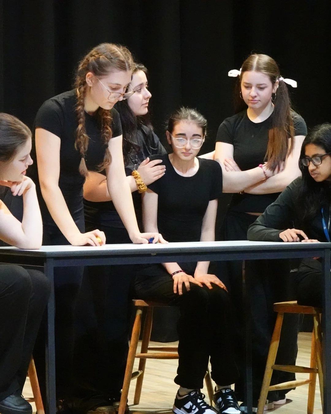 ✨ Mystery at Sea ✨

Set aboard a cruise ship, this engaging performance followed a group of teenagers from very different backgrounds, drawing the audience into a story full of tension and intrigue.

What began as a gripping mystery quickly evolved i